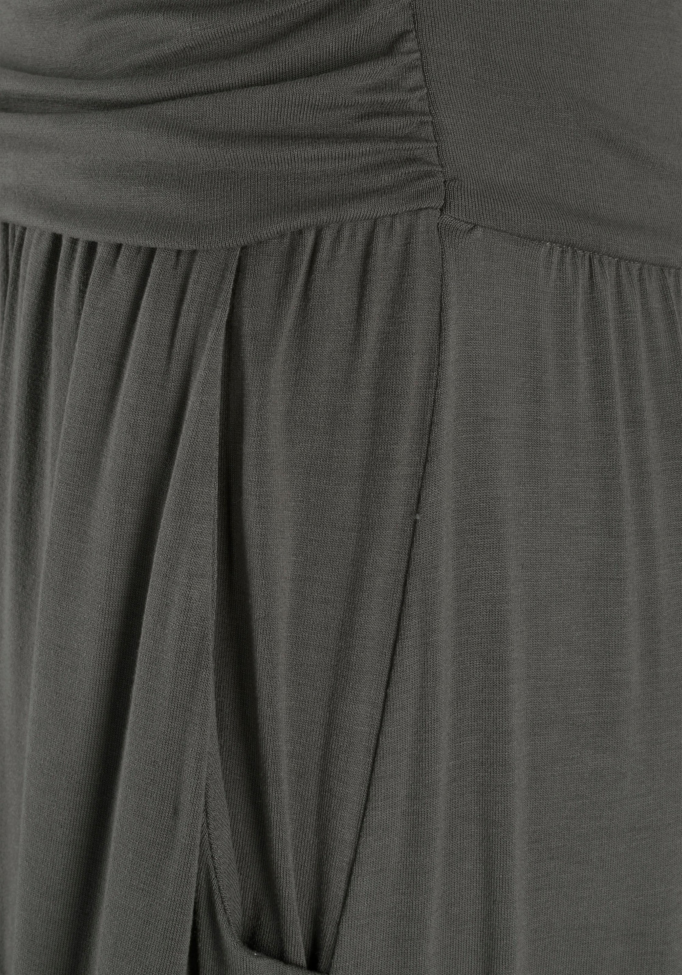 LASCANA Maxikleid, mit schmalem Oberteil und Taschen, schulterfrei, Sommerkleid, Basic