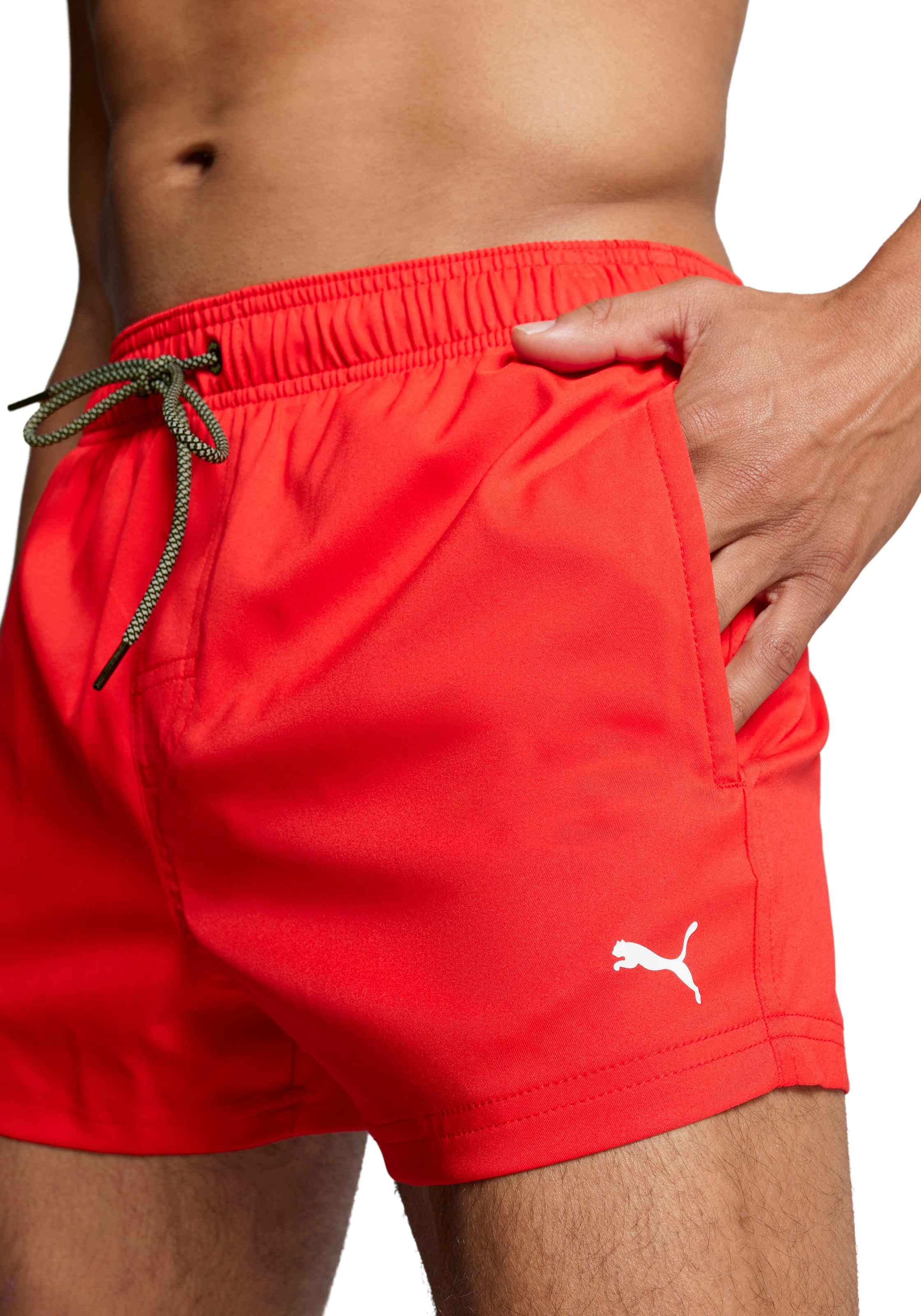 PUMA Badeshorts, mit seitlichen Eingrifftaschen und Gesässtasche mit Klettverschluss