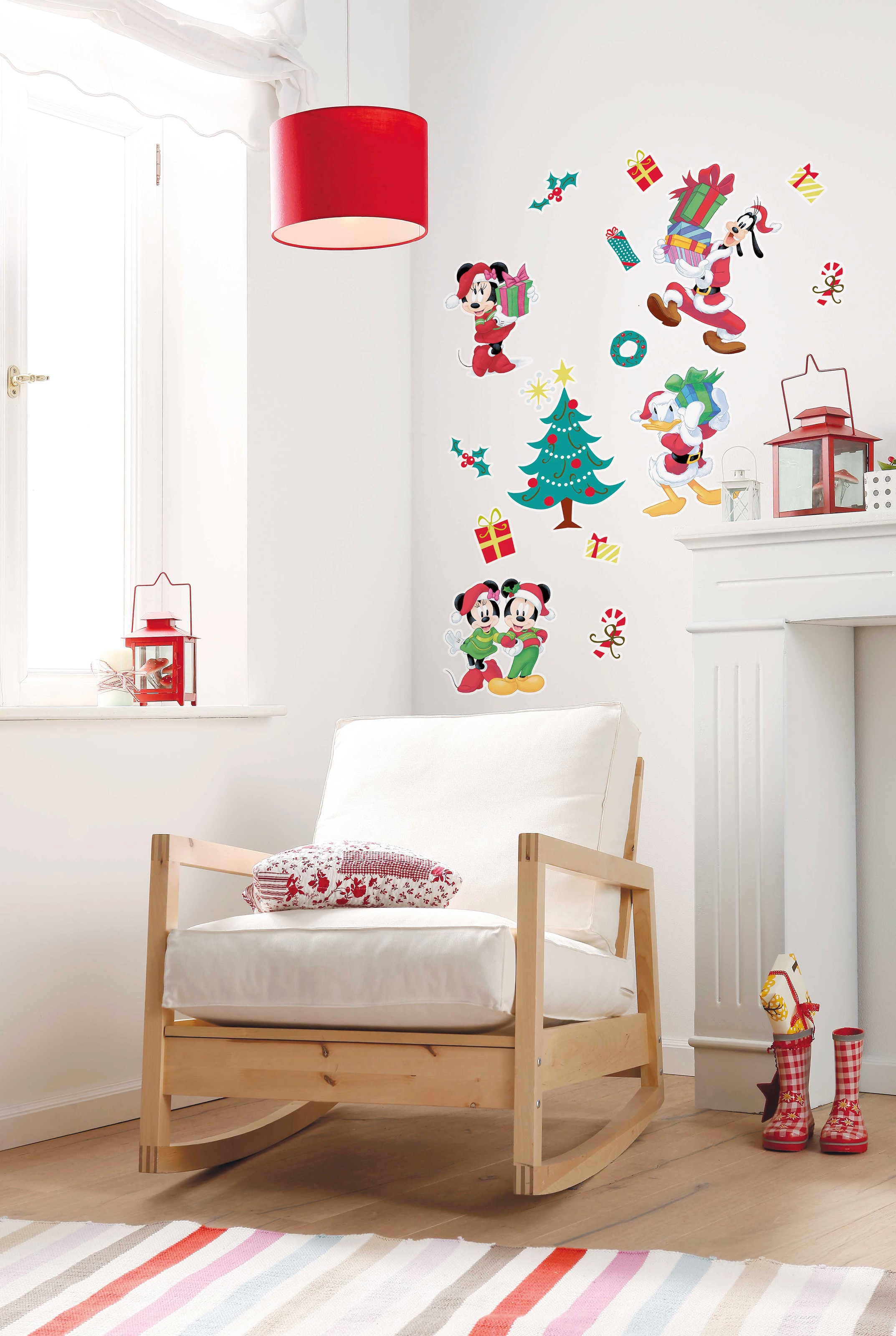 Komar Wandtattoo »Mickey Christmas Presents - Grösse 50 x 70 cm«, (1 St.), selbstklebend, Wandsticker, Kinderzimmer