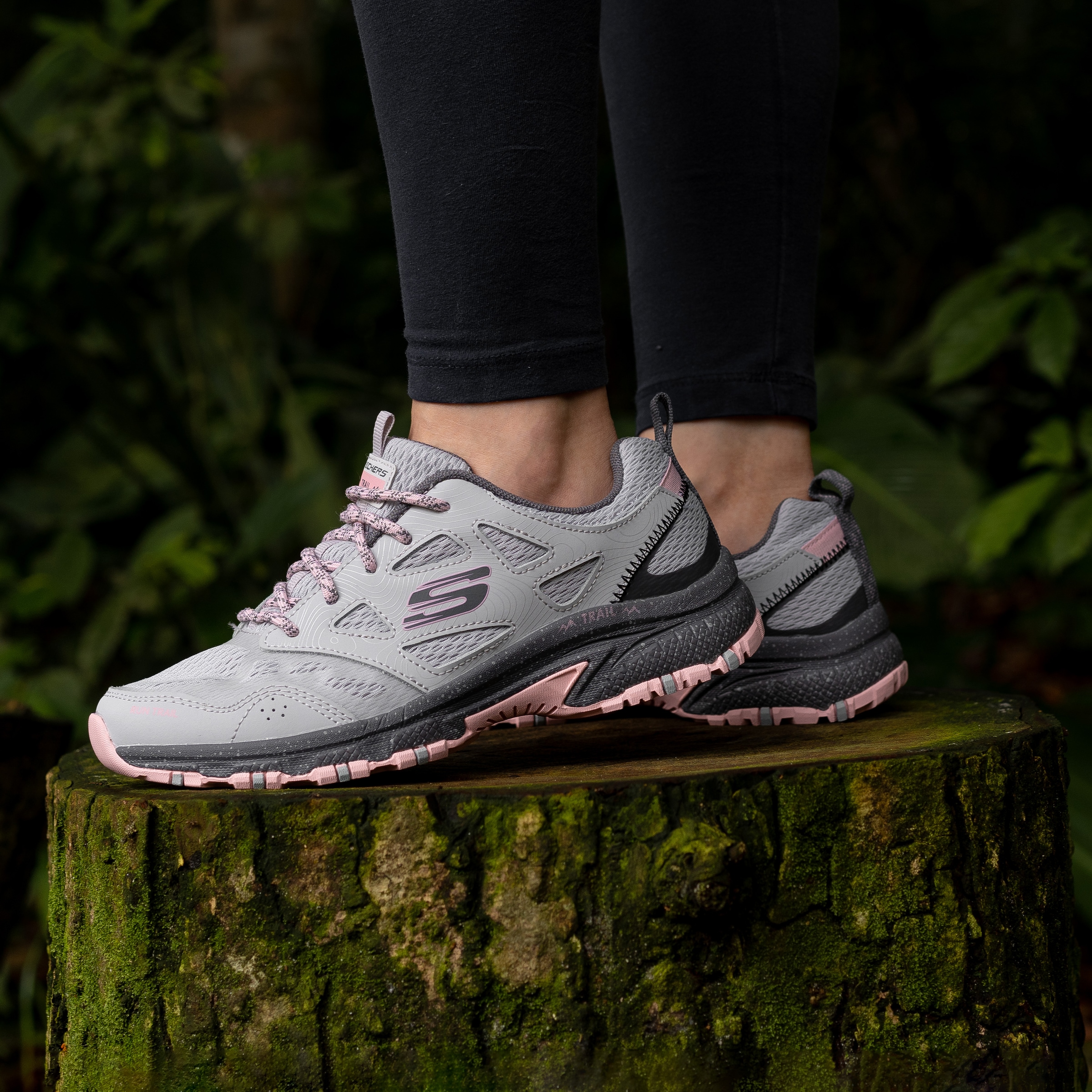 Skechers Sneaker »HILLCREST PURE ESCAPADE«, im Materialmix, Freizeitschuh, Halbschuh, Schnürschuh