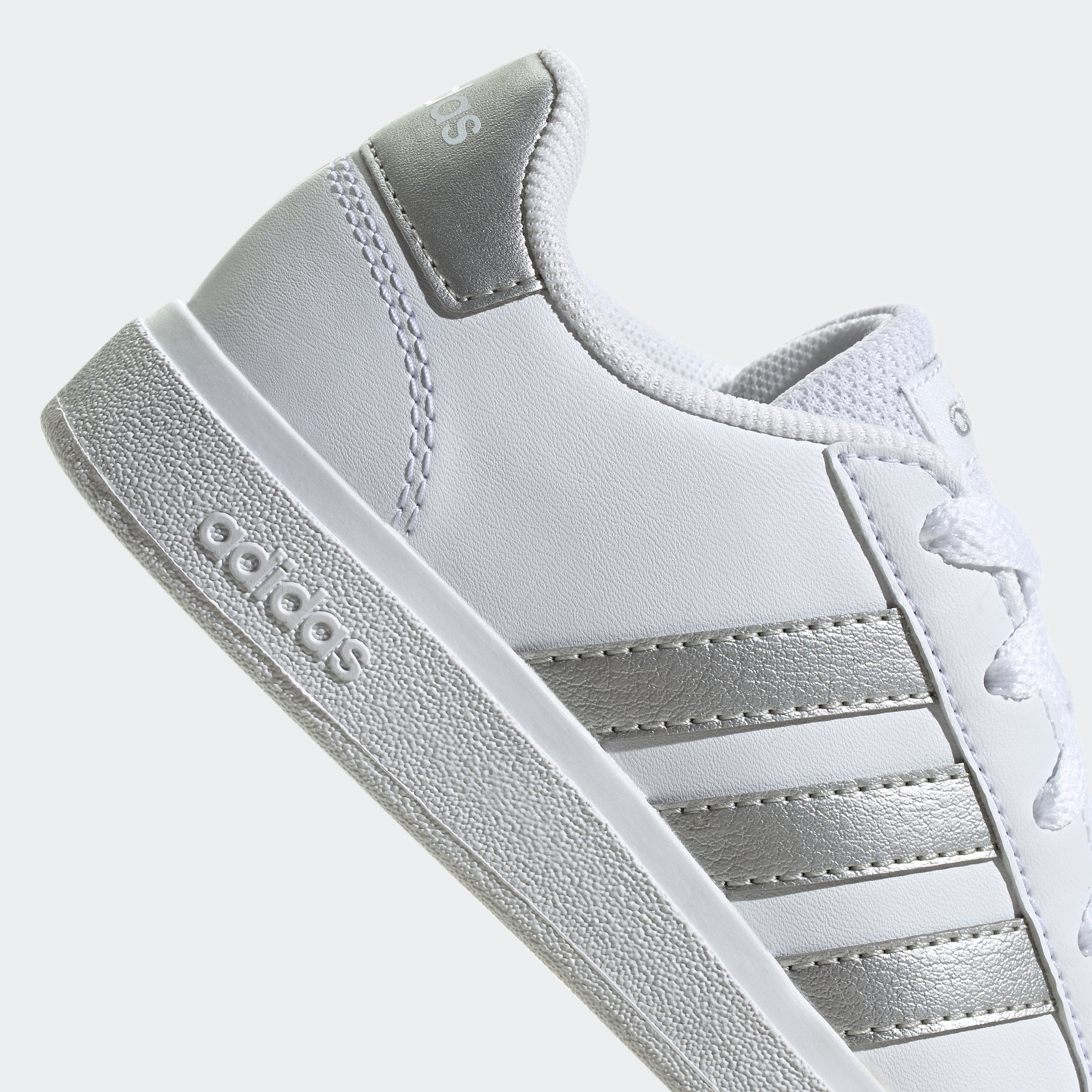 adidas Sportswear Sneaker »GRAND COURT LIFESTYLE TENNIS LACE-UP«, Design auf den Spuren des adidas Superstar