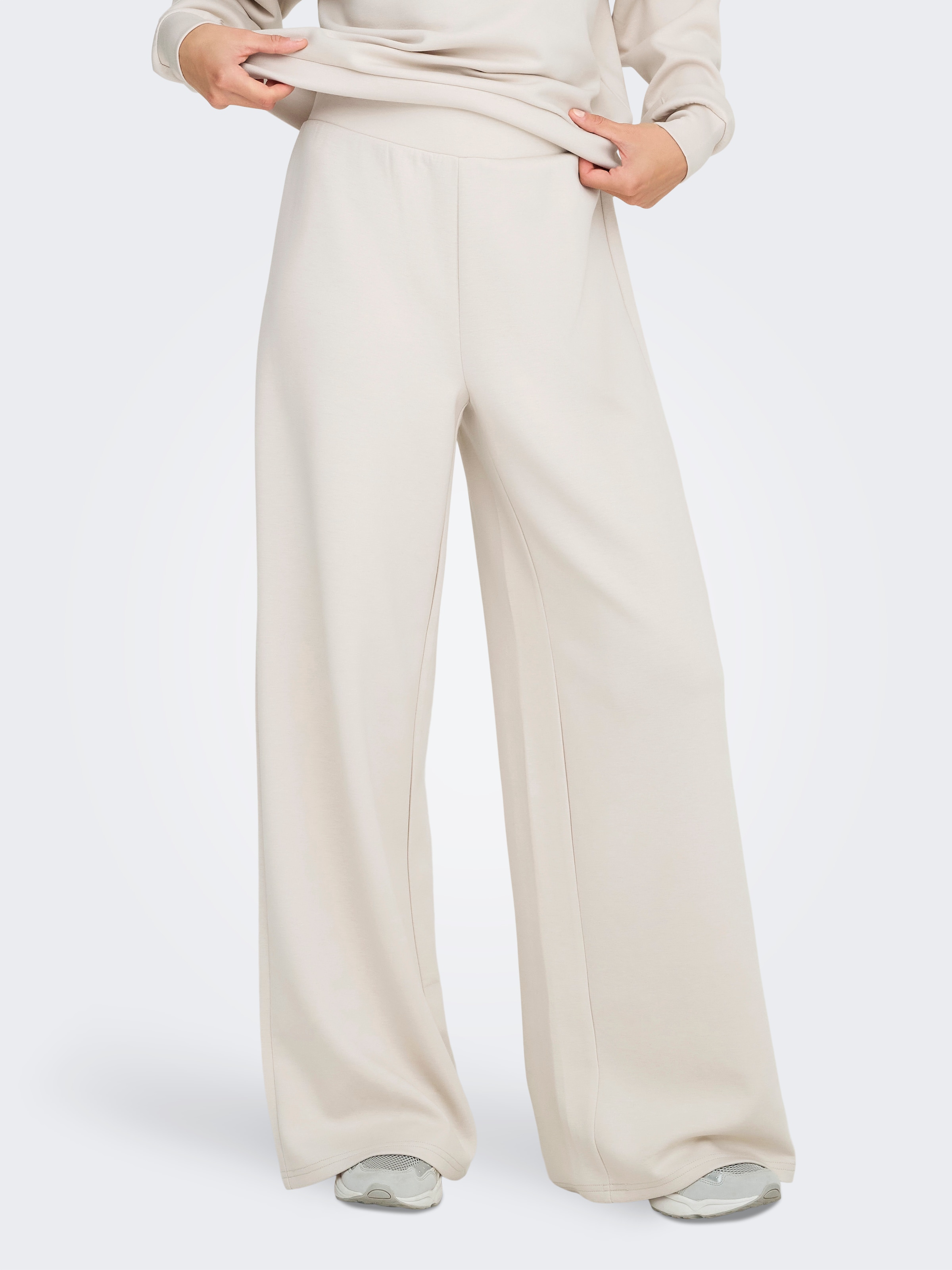 ONLY Play Jogginghose "ONPLOUNGE LIFE HW WIDE SWT PNT NOOS" aus Polyester, Viskose und Elasthan, elastisches Material