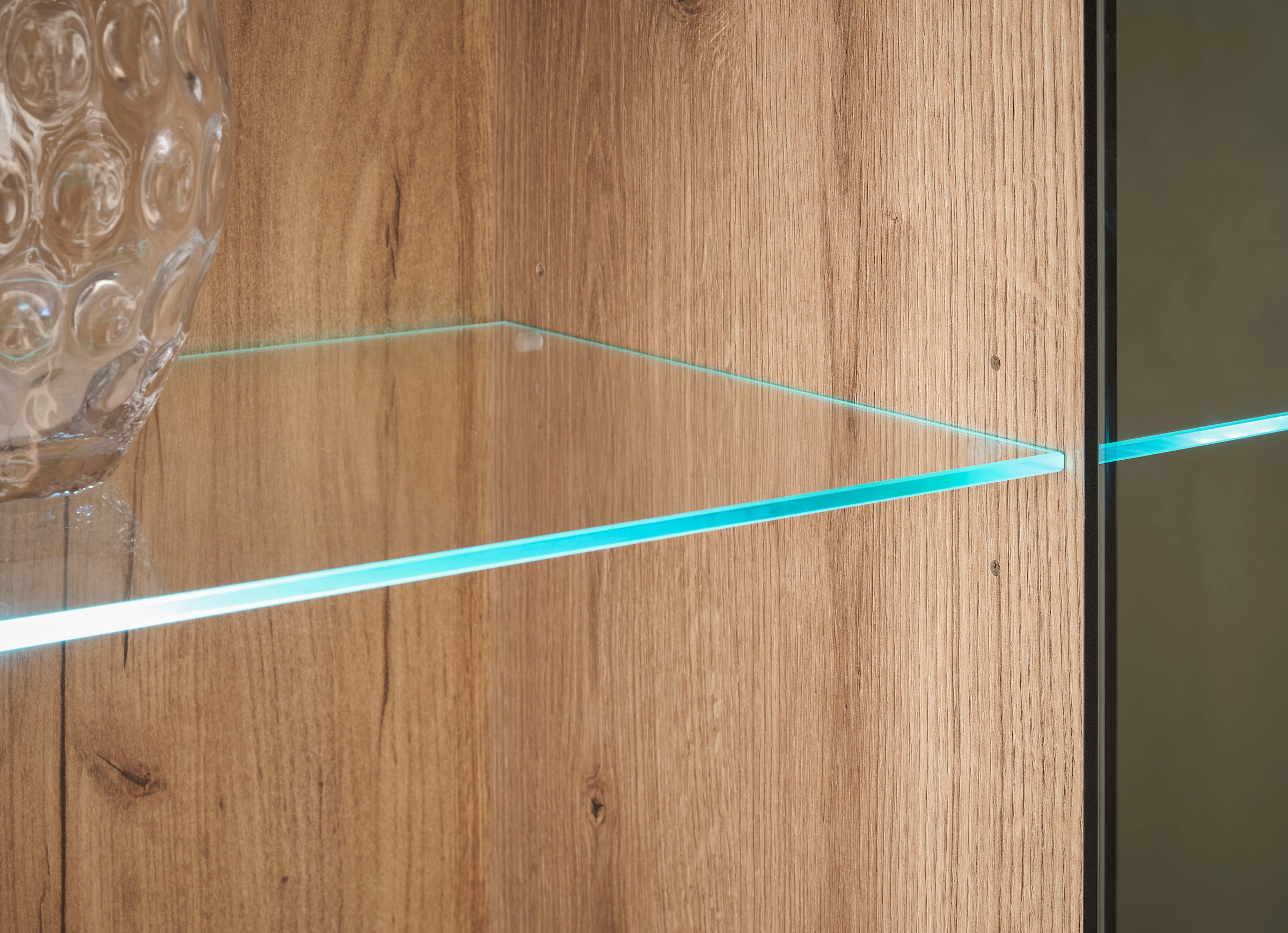 INOSIGN Highboard »Cantara, moderner Schrank, Vitrine in Eiche Dekor oder weiss«, schwarze Stangengriffe, ausreichend Stauraum, vielseitig einsetzbar