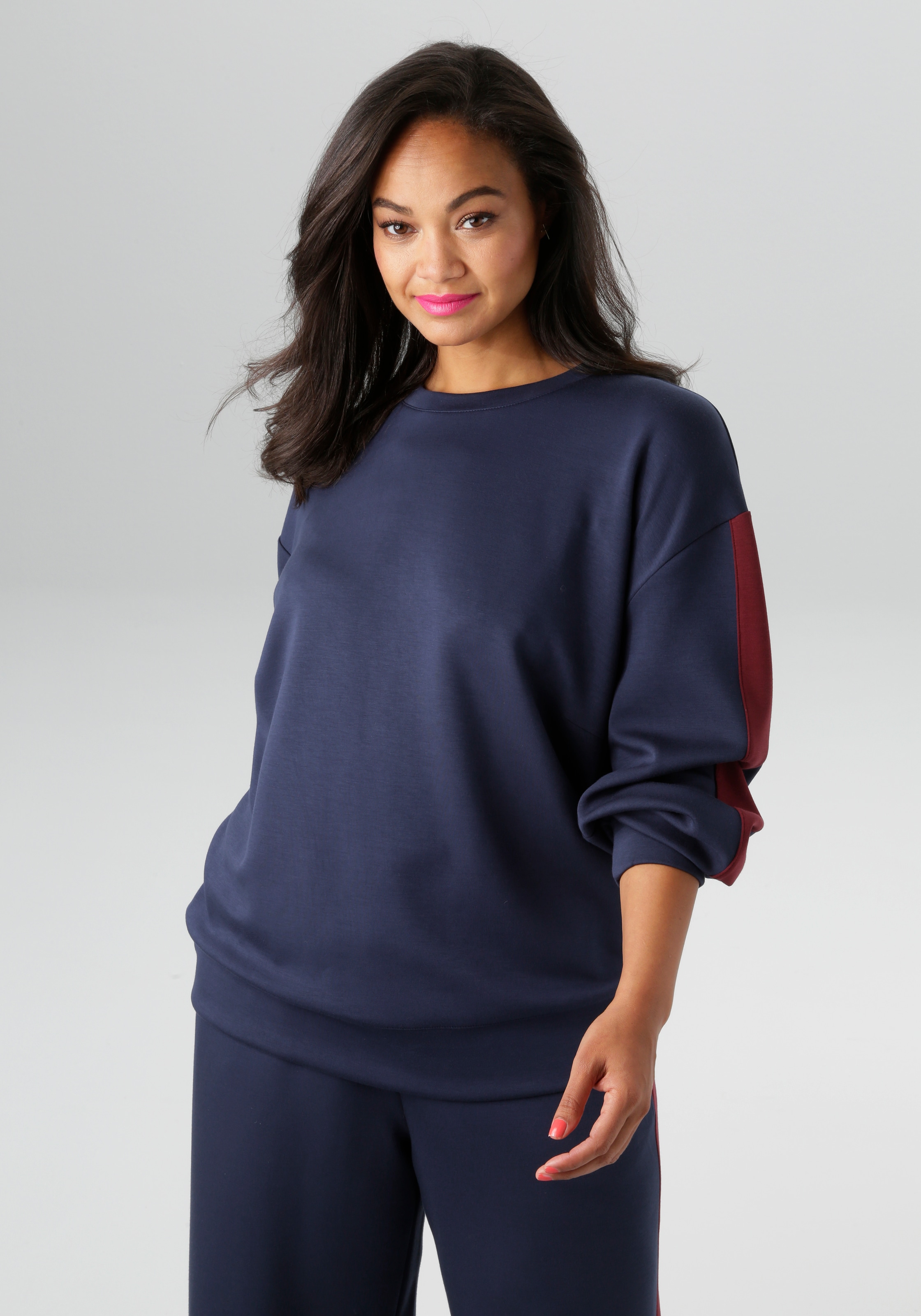 Aniston PLUS Sweatshirt, mit trendigen Seitenstreifen