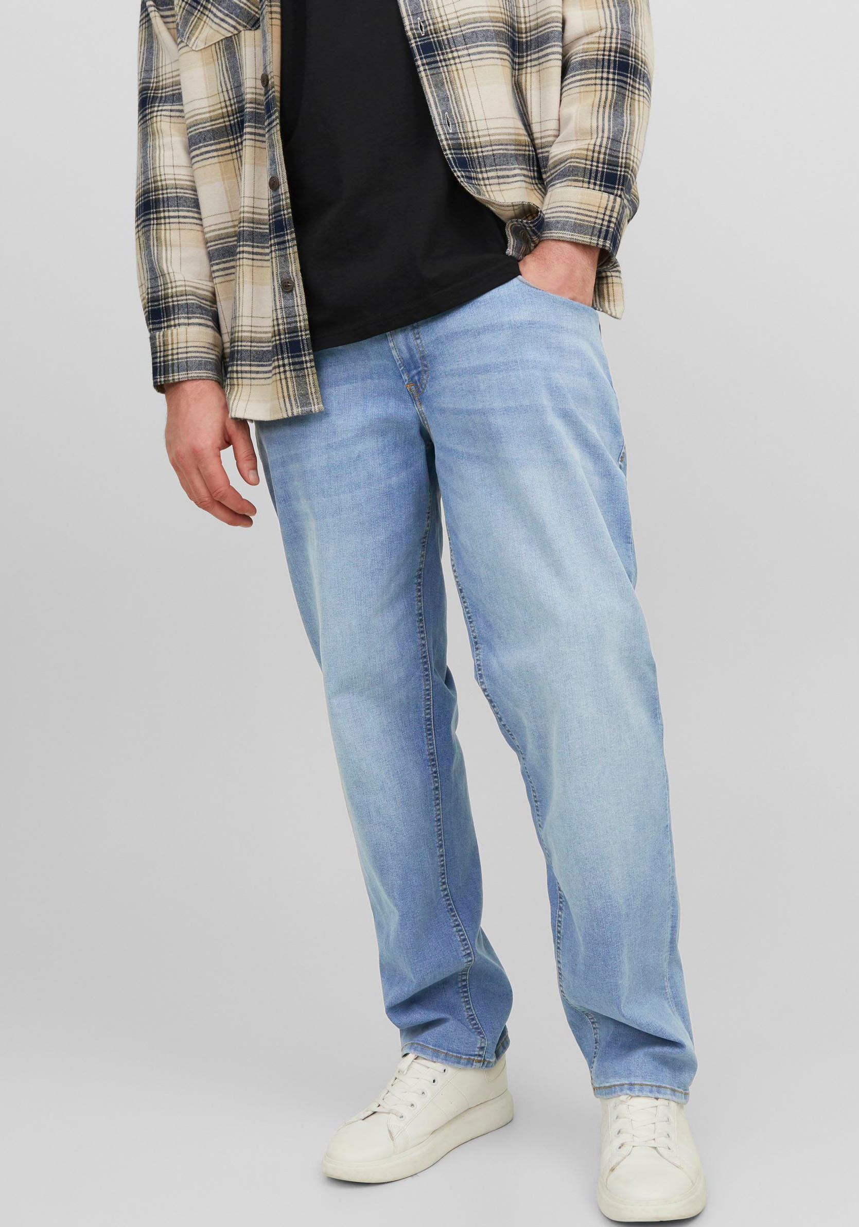 Jack & Jones PlusSize Tapered-fit-Jeans »JJIMIKE mit Abriebeffekten und funktionalen Taschen« mit Used-Optik