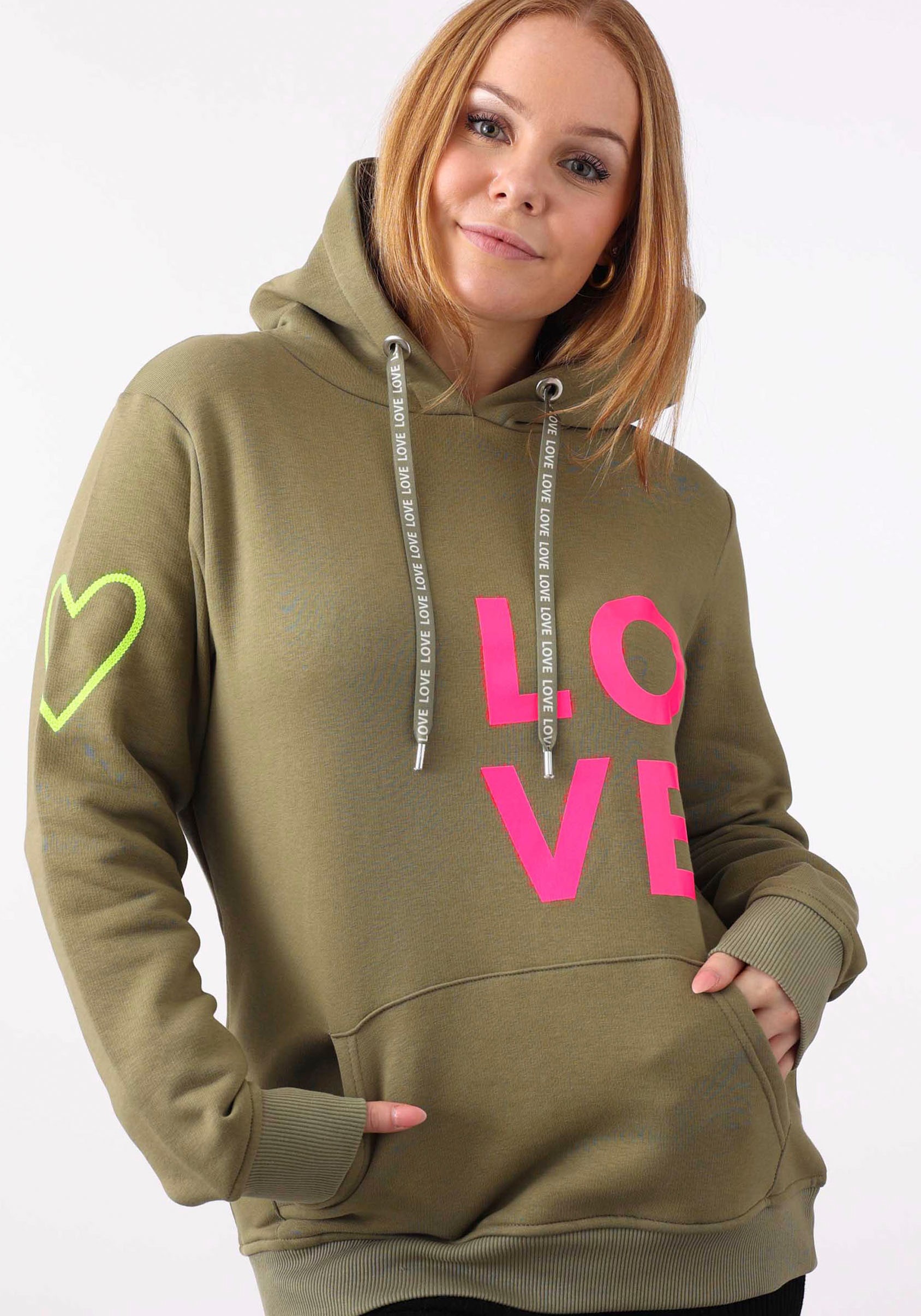 Zwillingsherz Kapuzensweatshirt, mit gesticktem Neon Herz am Ärmel und "Love" Schriftzug auf Kordel