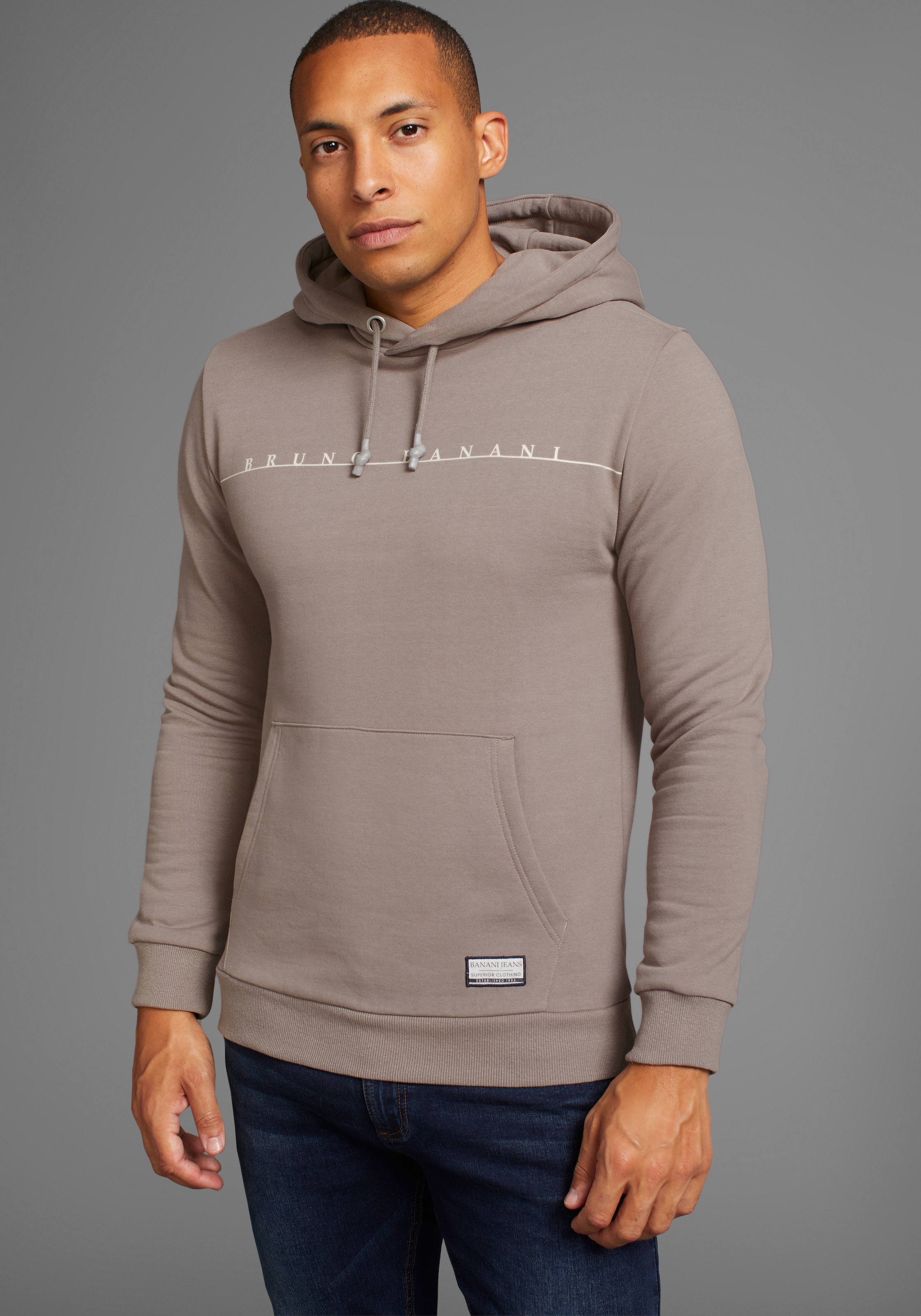 Kapuzensweatshirt, mit modernem Logodruck - NEUE KOLLEKTION