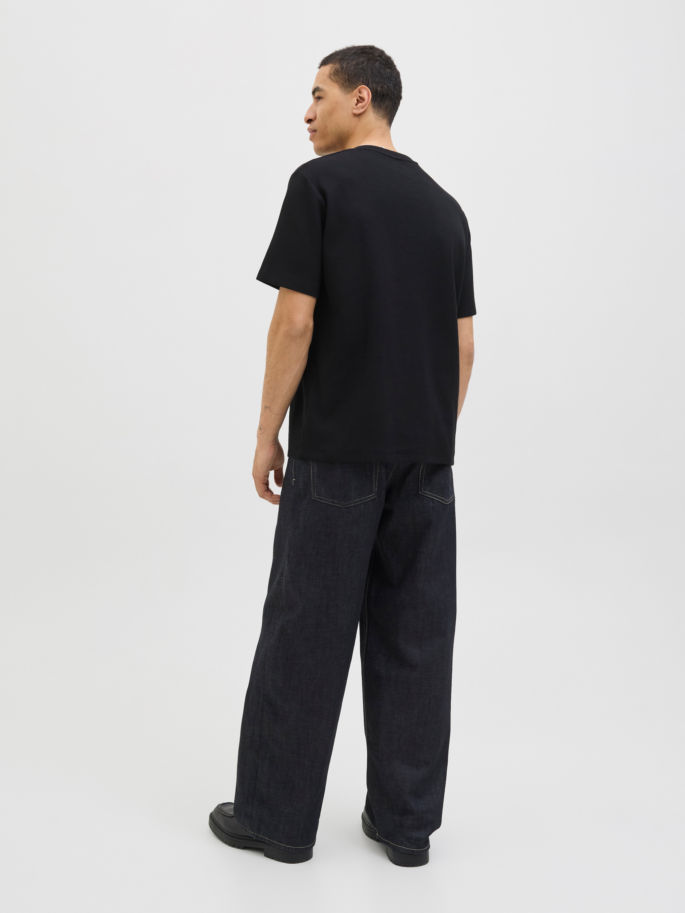Jack & Jones T-Shirt »JJEAUSTIN TEE SS NOOS«, mit Markenlabel