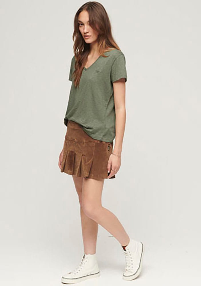 Superdry V-Shirt »STUDIOS SLUB EMB VEE TEE«, strukturiertes T-Shirt mit V-Ausschnitt und Stickerei