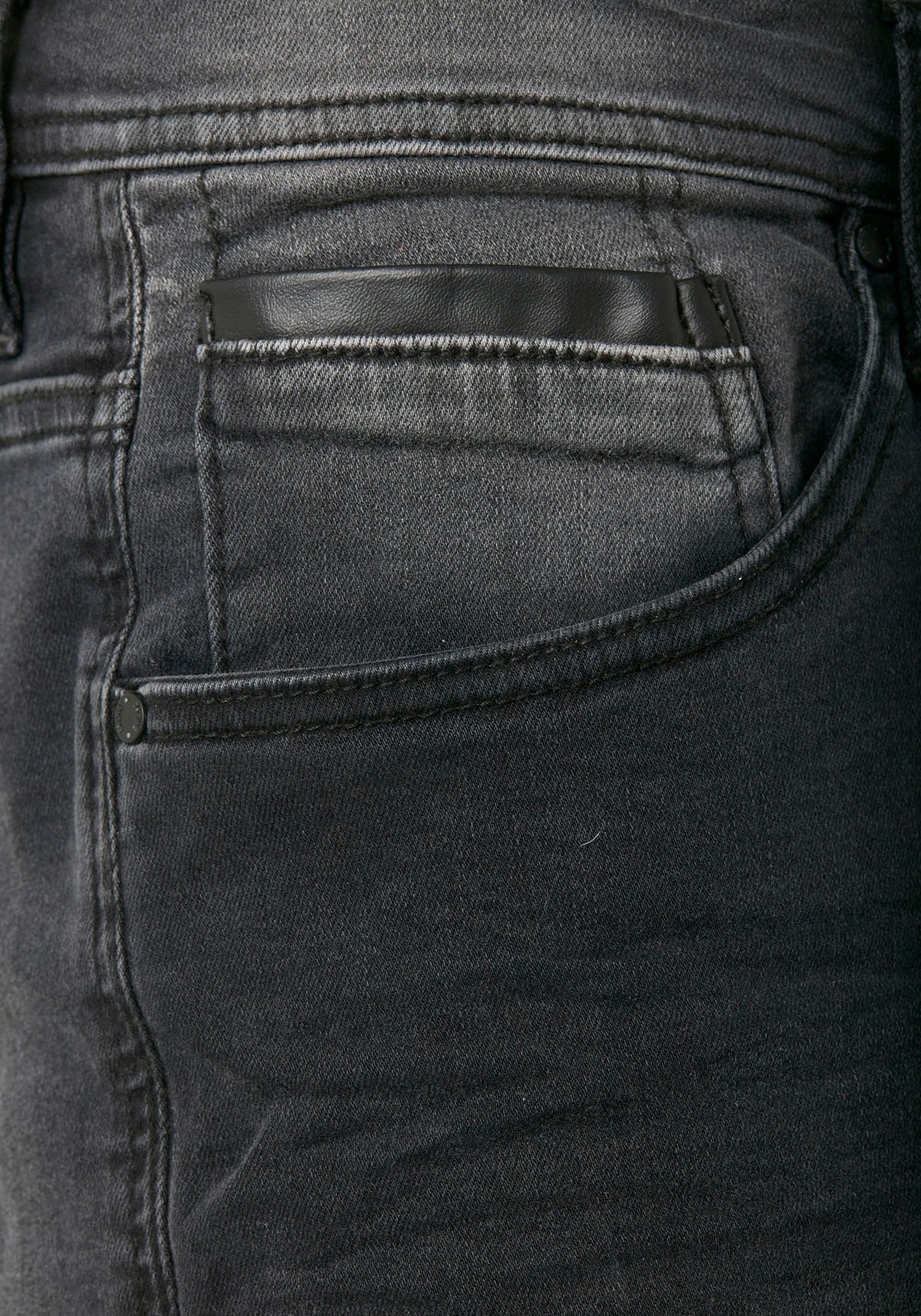 Blend Slim-fit-Jeans »Jet«, mit Lederimitat-Applikation