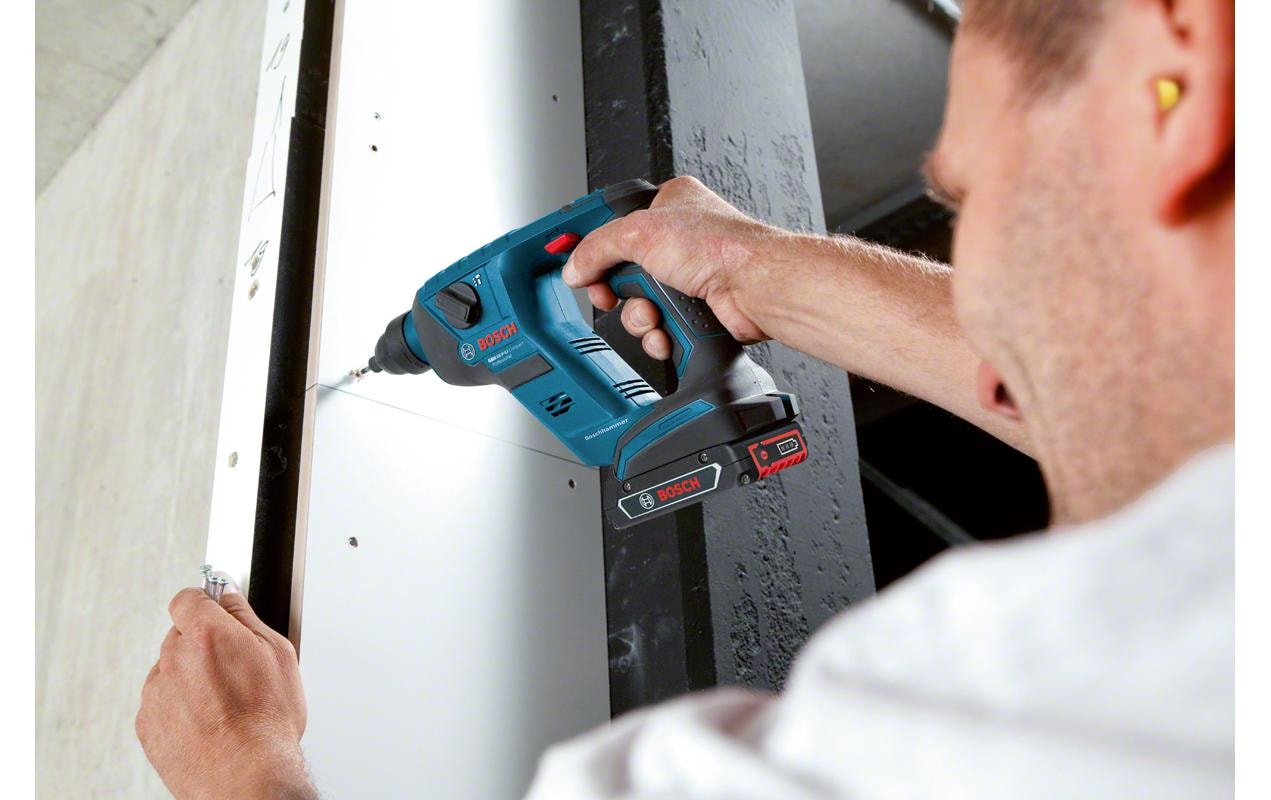 Bosch Professional Akku-Bohrhammer »GBH 18V-LI Compact Solo«