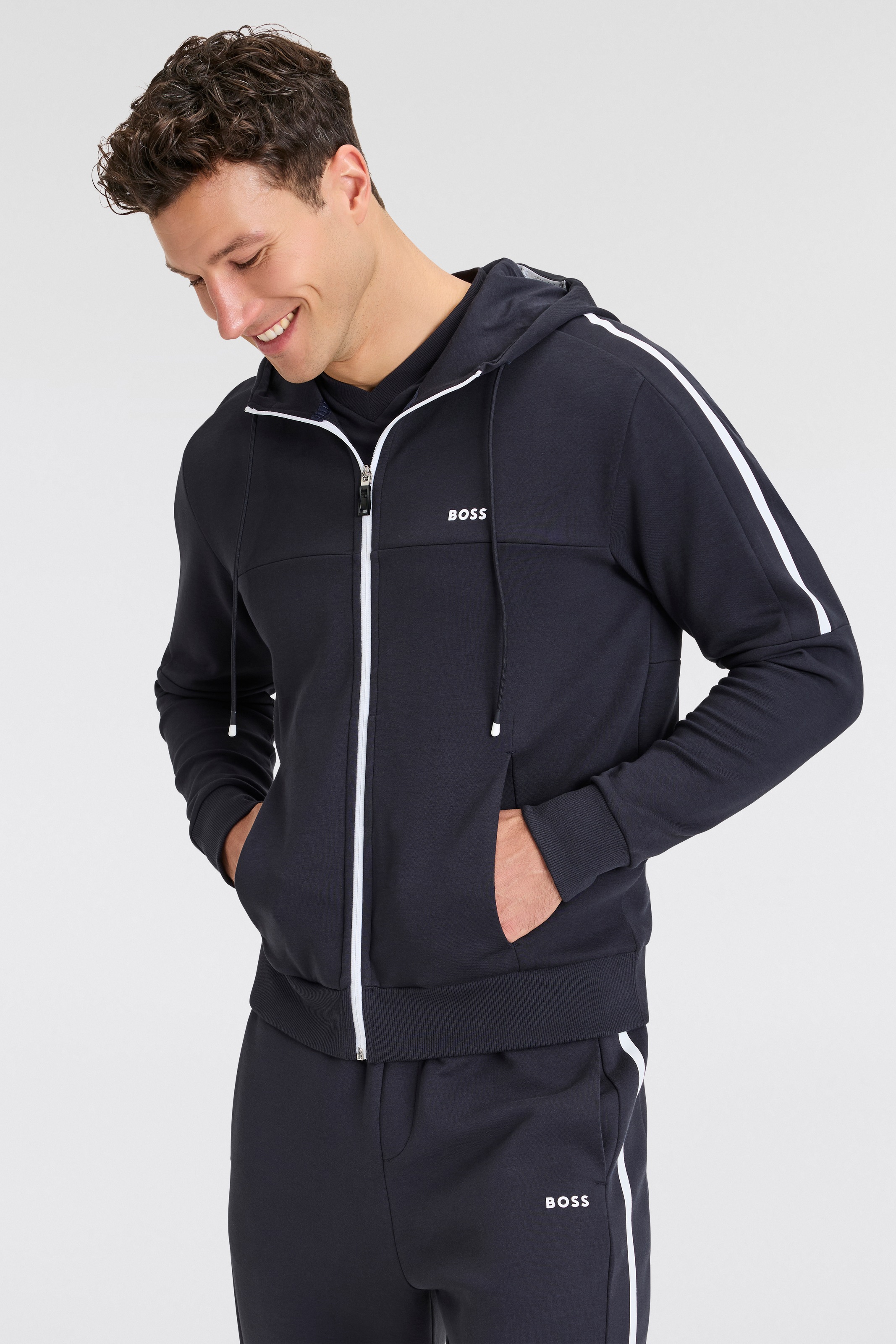 BOSS GREEN Kapuzensweatjacke »Saggynos« mit Kontraststreifen