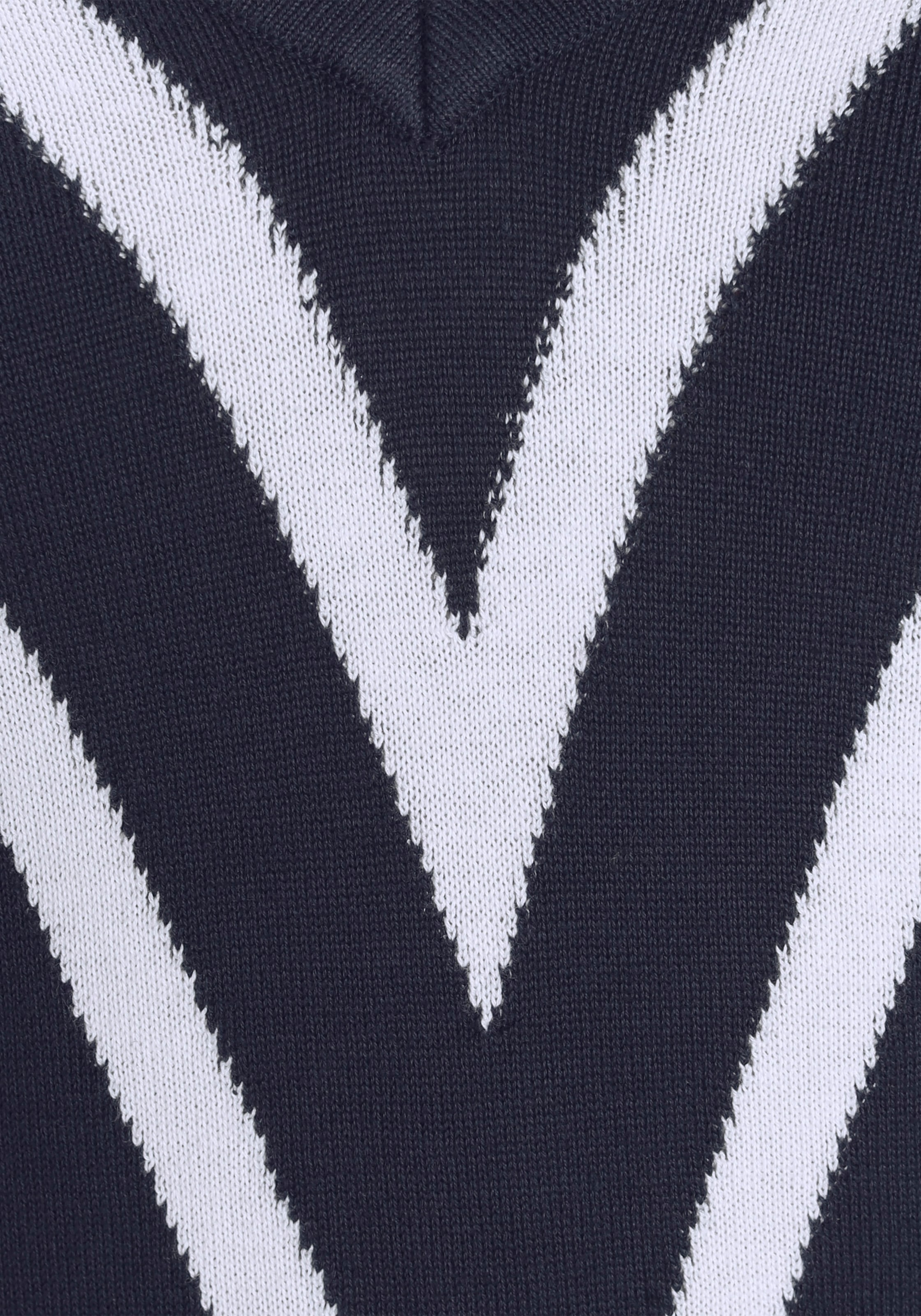 AJC V-Ausschnitt-Pullover, im trendigen Streifen-Design-Mix