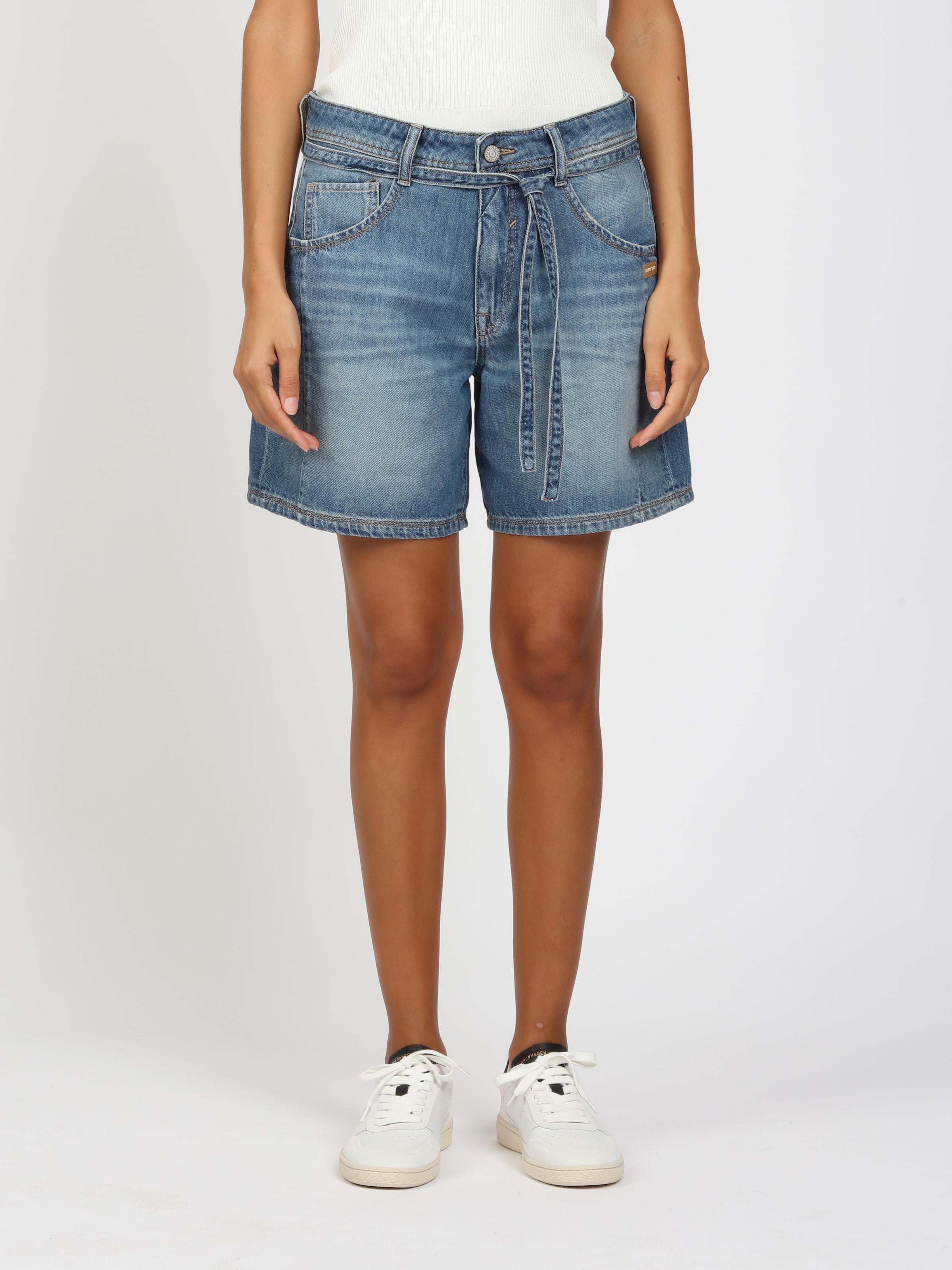 GANG Jeansshorts "94CLAIRE SHORTS" mit Bindegürtel, Baggy Fit