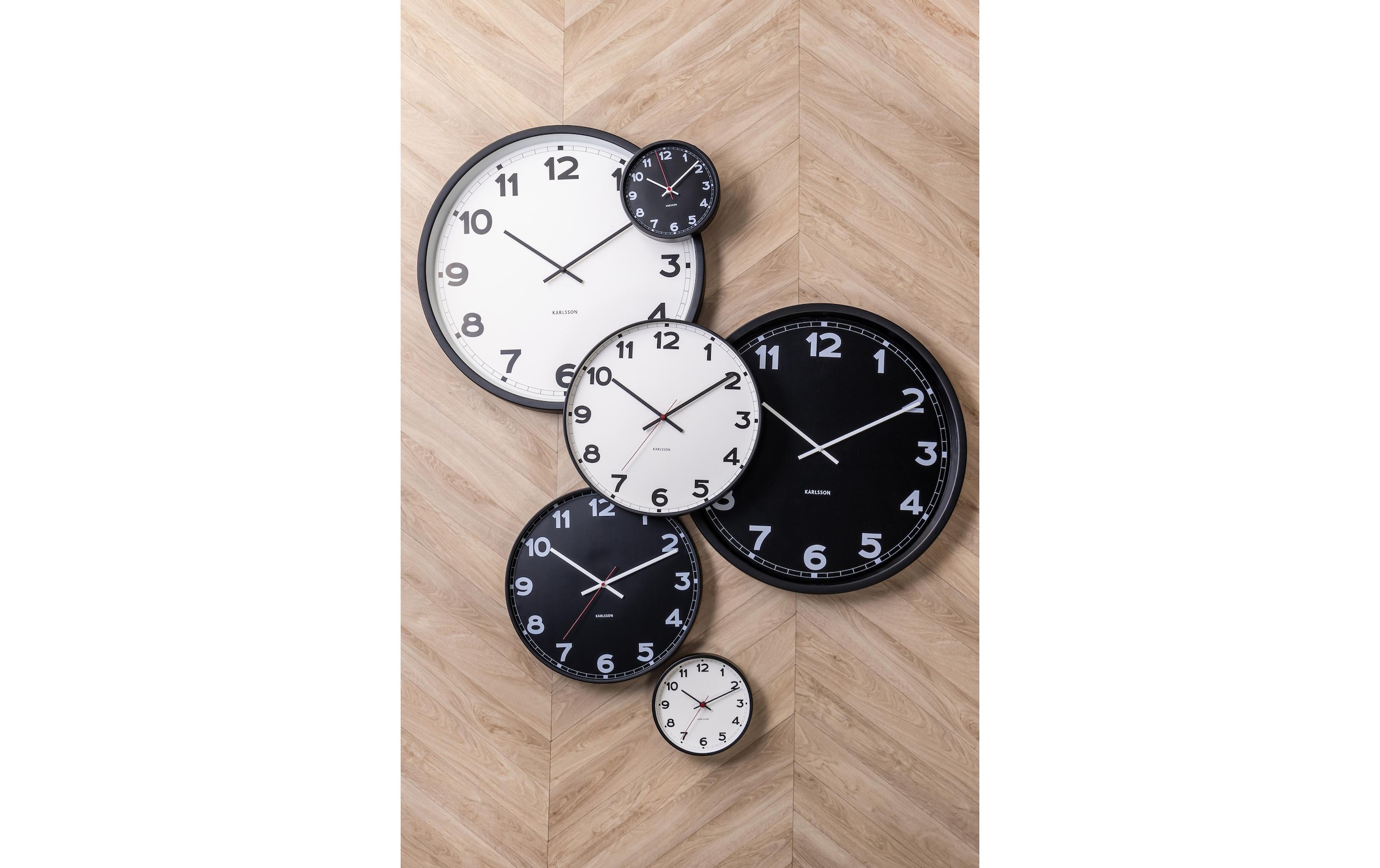 Karlsson Wanduhr »New Classic Small 20 cm, Schwarz«