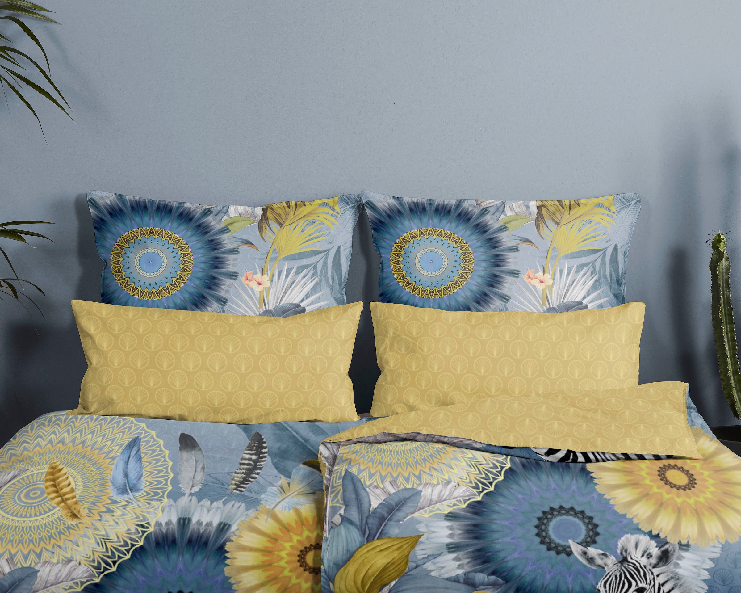 hip Wendebettwäsche »Laska«, Mako-Satin, 135x200, Reissverschluss, Wendeoptik, Mandala, Zebra, Blau