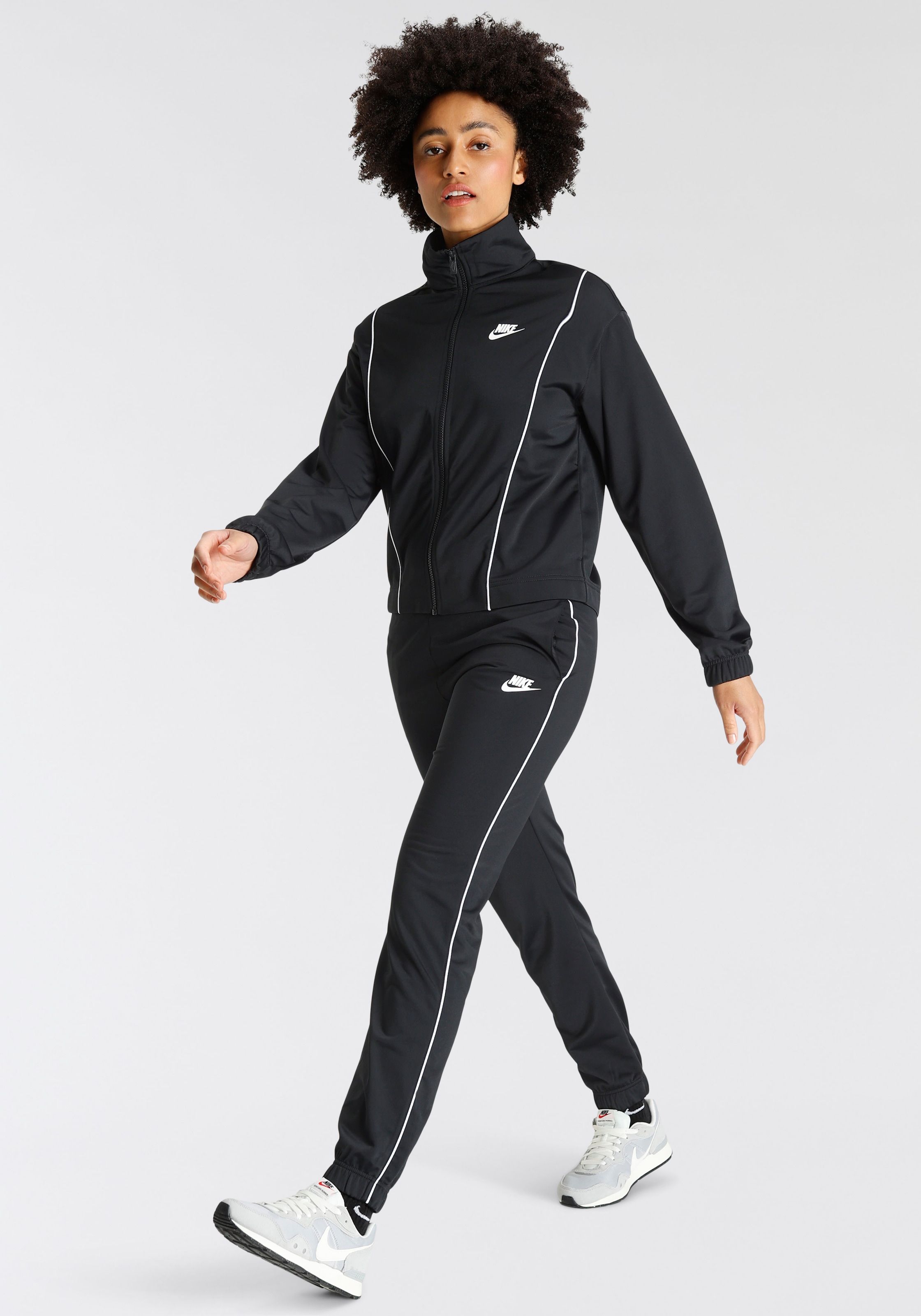 Nike Sportswear Trainingsanzug »Women\'s Fitted bei Jelmoli-Versand Suit«, Schweiz shoppen (Set, Track 2 tlg.) online