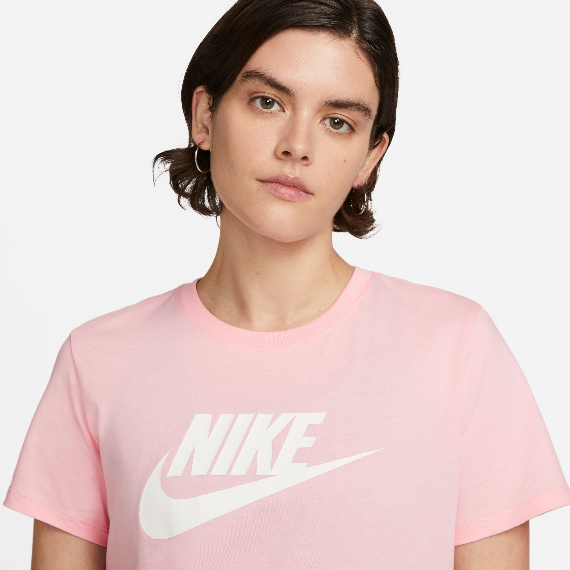 Nike Sportswear T-Shirt »ESSENTIALS WOMEN'S LOGO T-SHIRT«