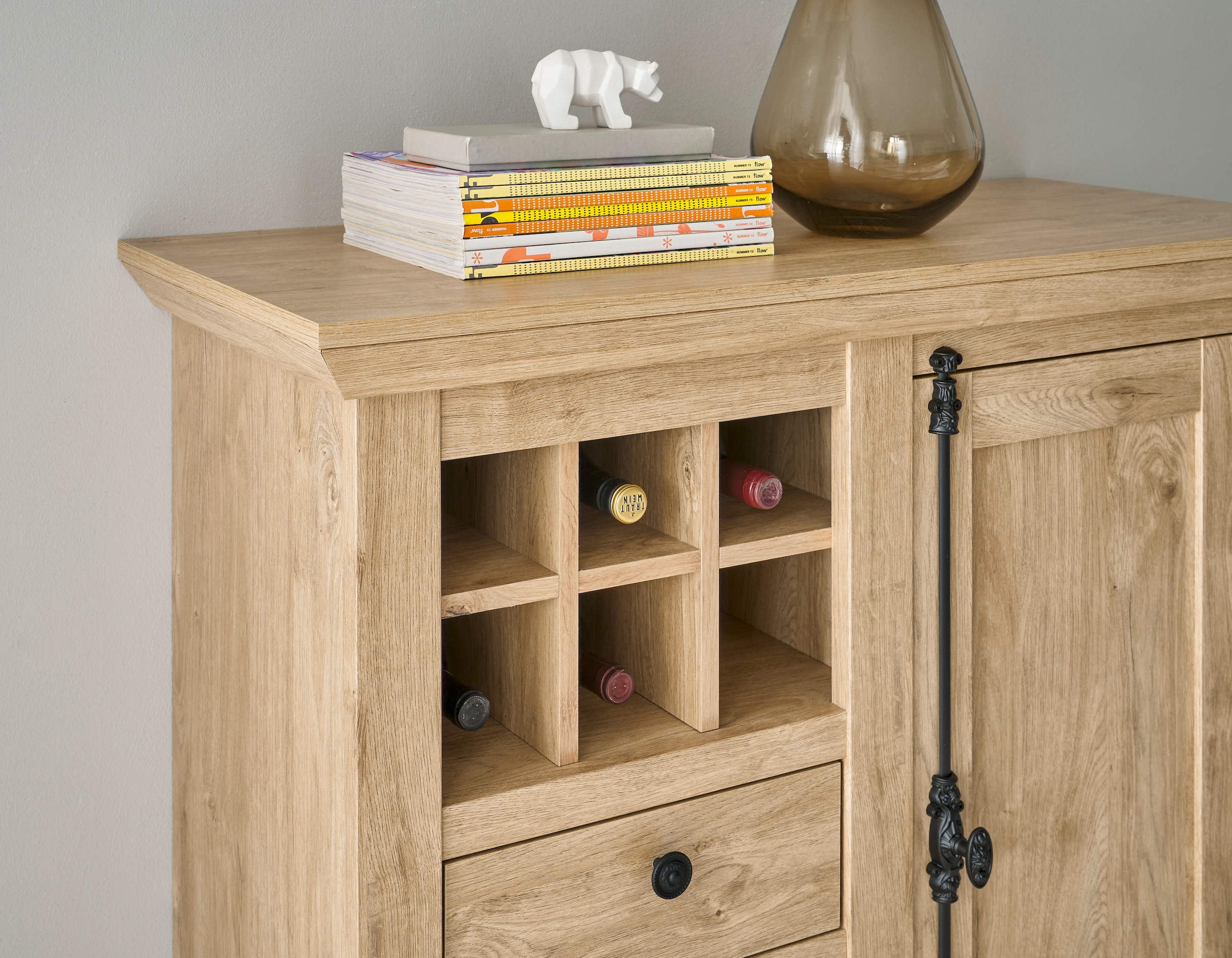 Home affaire Highboard »Cornwall, Kommode im Landhausstil, Schrank, Sideboard, Eiche Dekor«, (1 St.), verschnörkelte Metallgriffe, ausreichend Stauraum, 105 cm breit