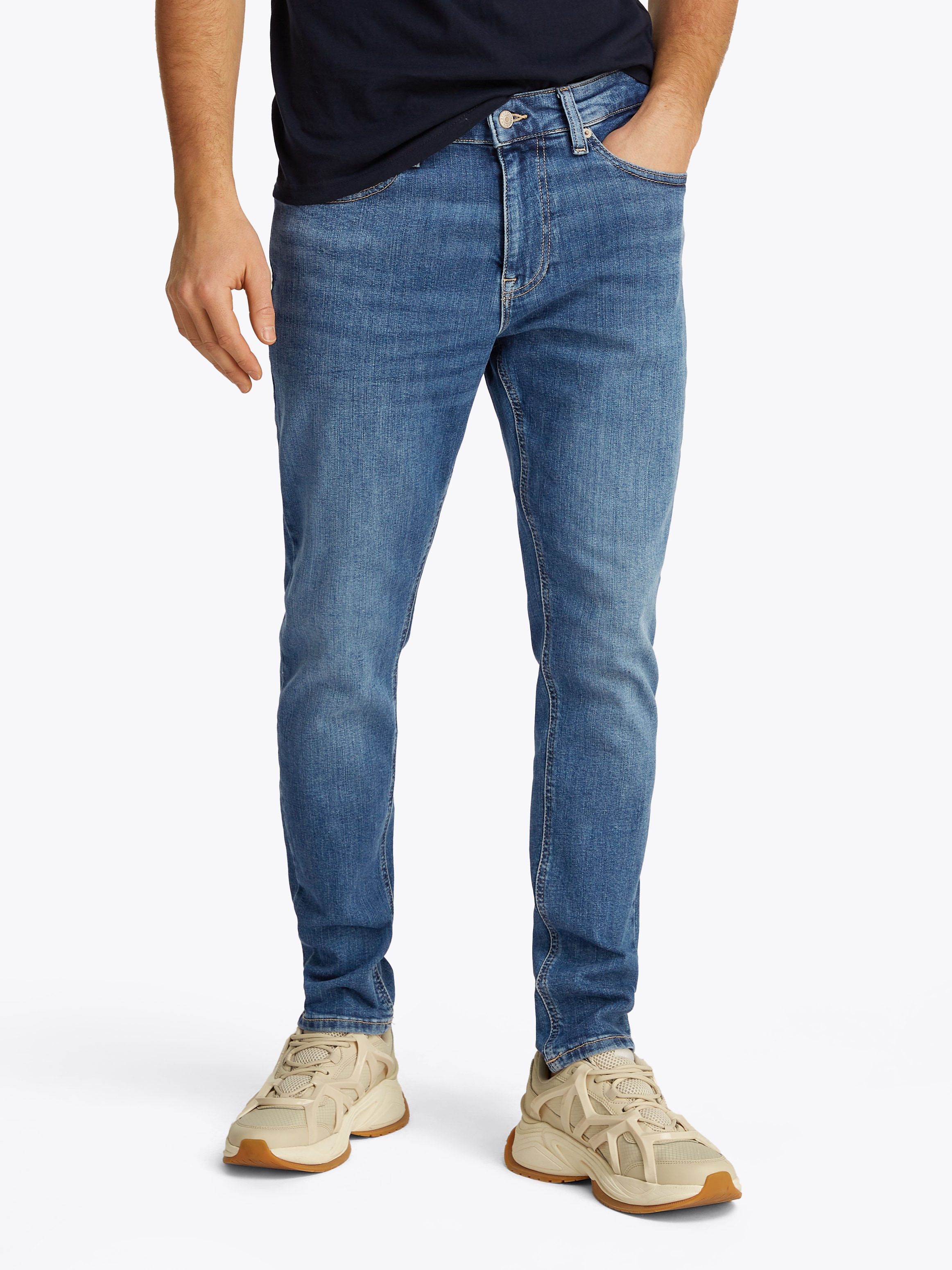 Tommy Jeans Slim-fit-Jeans "Austin Slim Tapered" zum Knöchel hin schmaler werdende Jeans mit mittlerer Leibhöhe