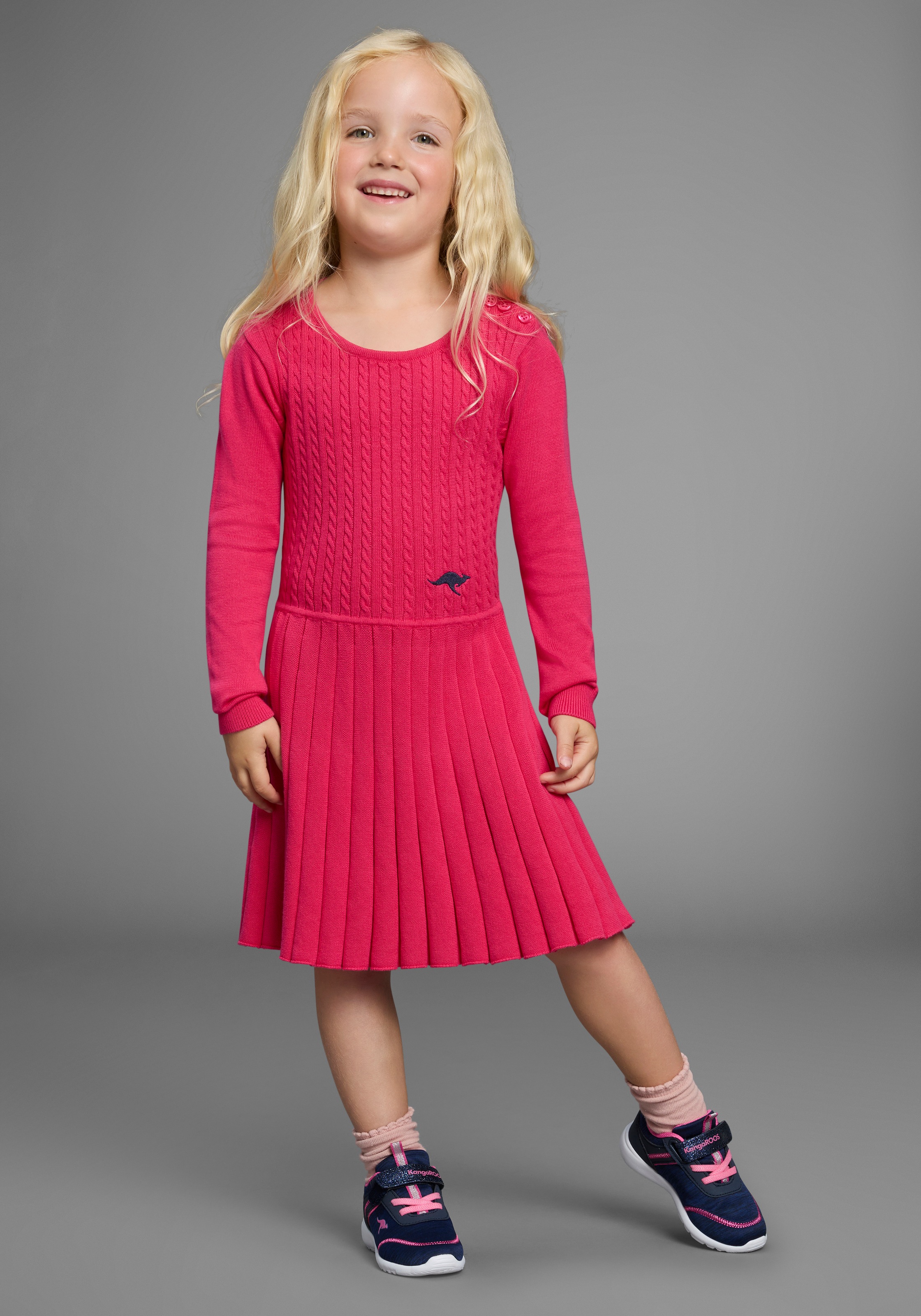 KangaROOS Strickkleid »Strickkleid mit Faltenrock«, Niedliches Strickkleid mit Zopfmuster für kleine Mädchen