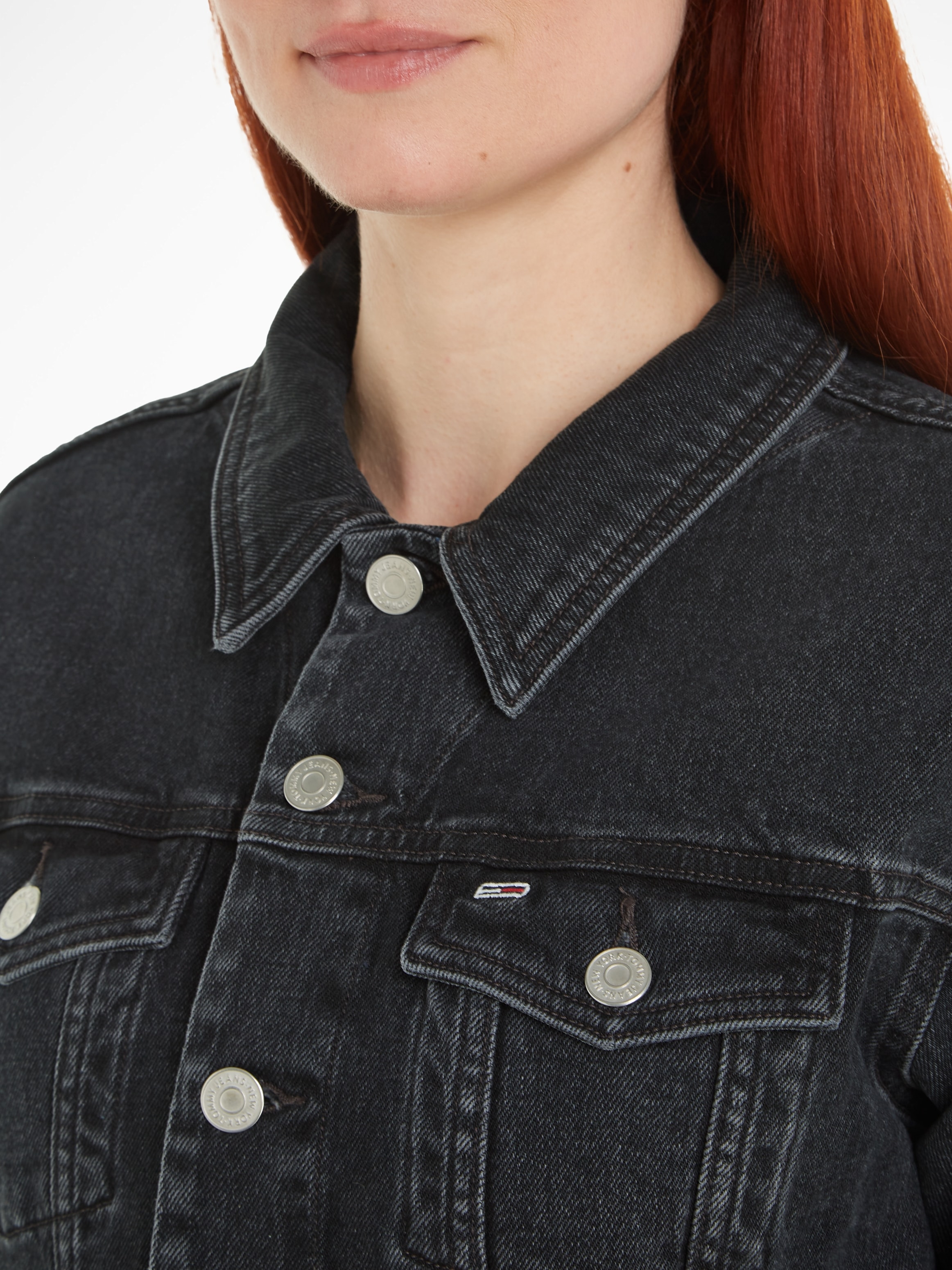 Tommy Jeans Jeansjacke »MOM CLS JACKET CG4181«, mit Logpatch