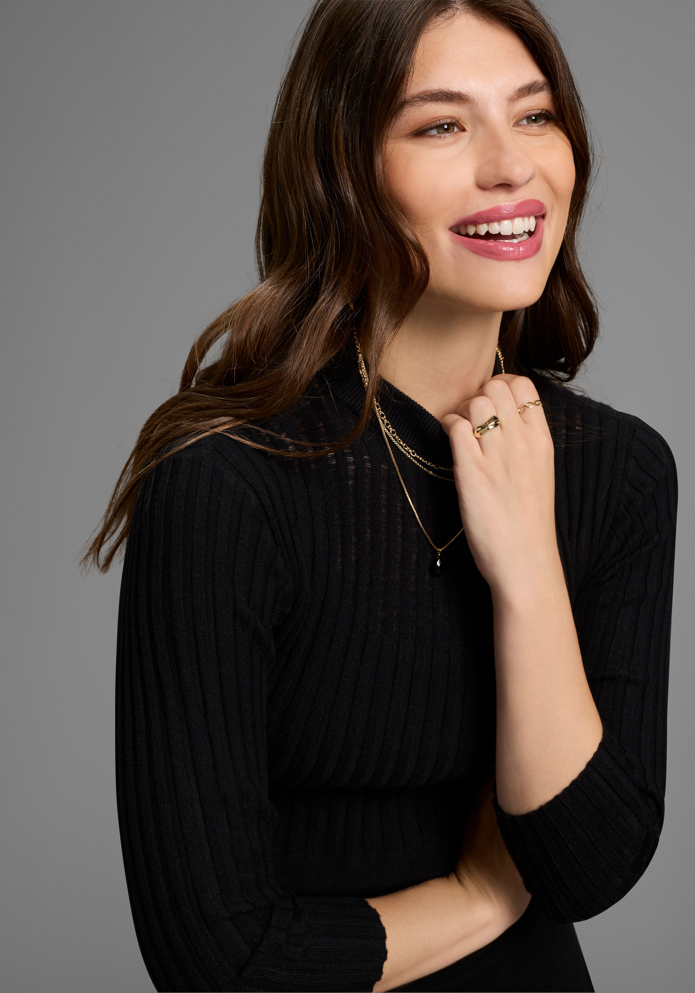 Bruno Banani Strickkleid, mit transparentem Ausschnittdetail