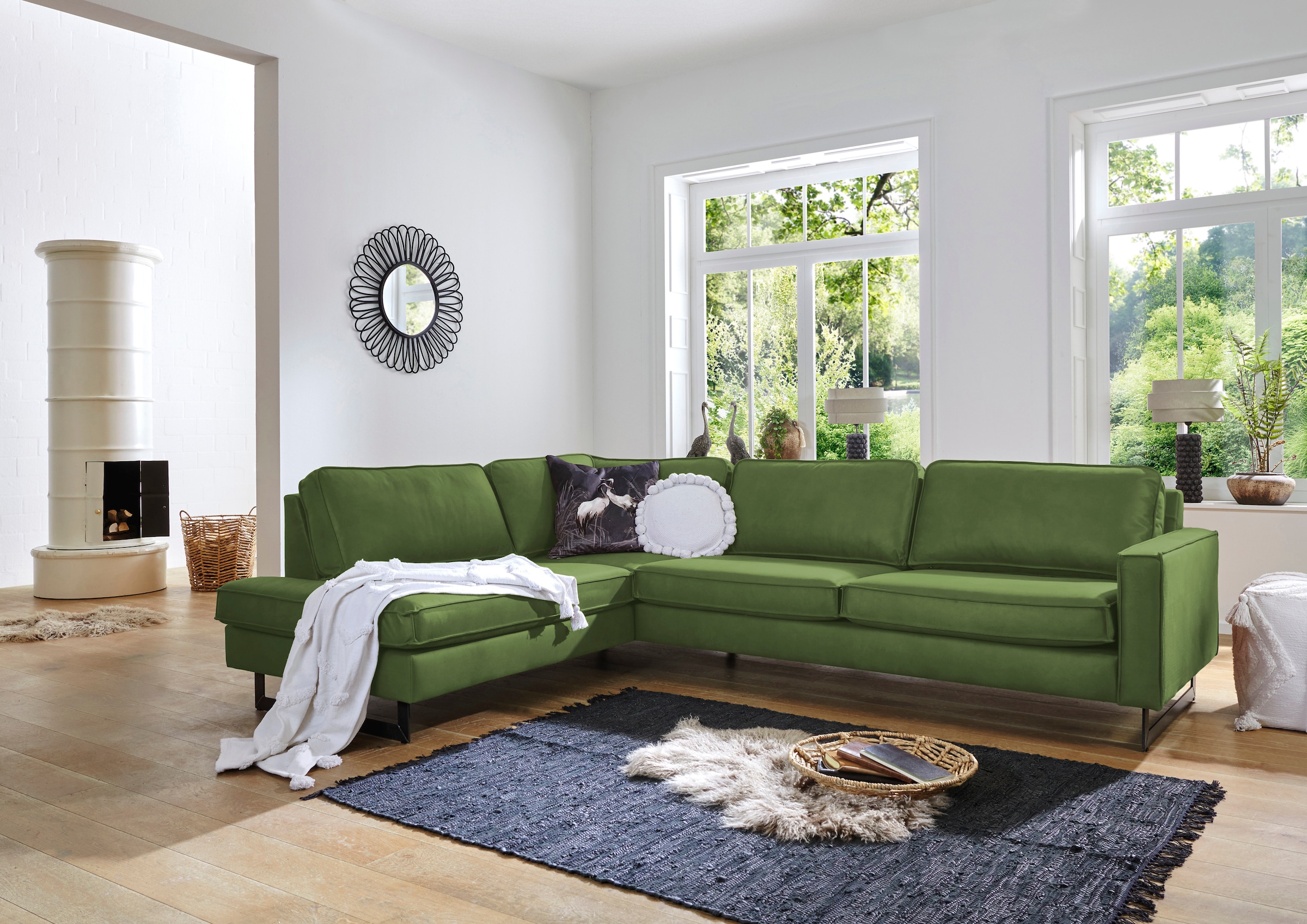Places of Style Ecksofa »Pinto, 290 cm, Cord, Chenille, Lederoptik, Ottomane links / rechts«, mit Keder, schwarze Metallfüsse, Wellenunterfederung