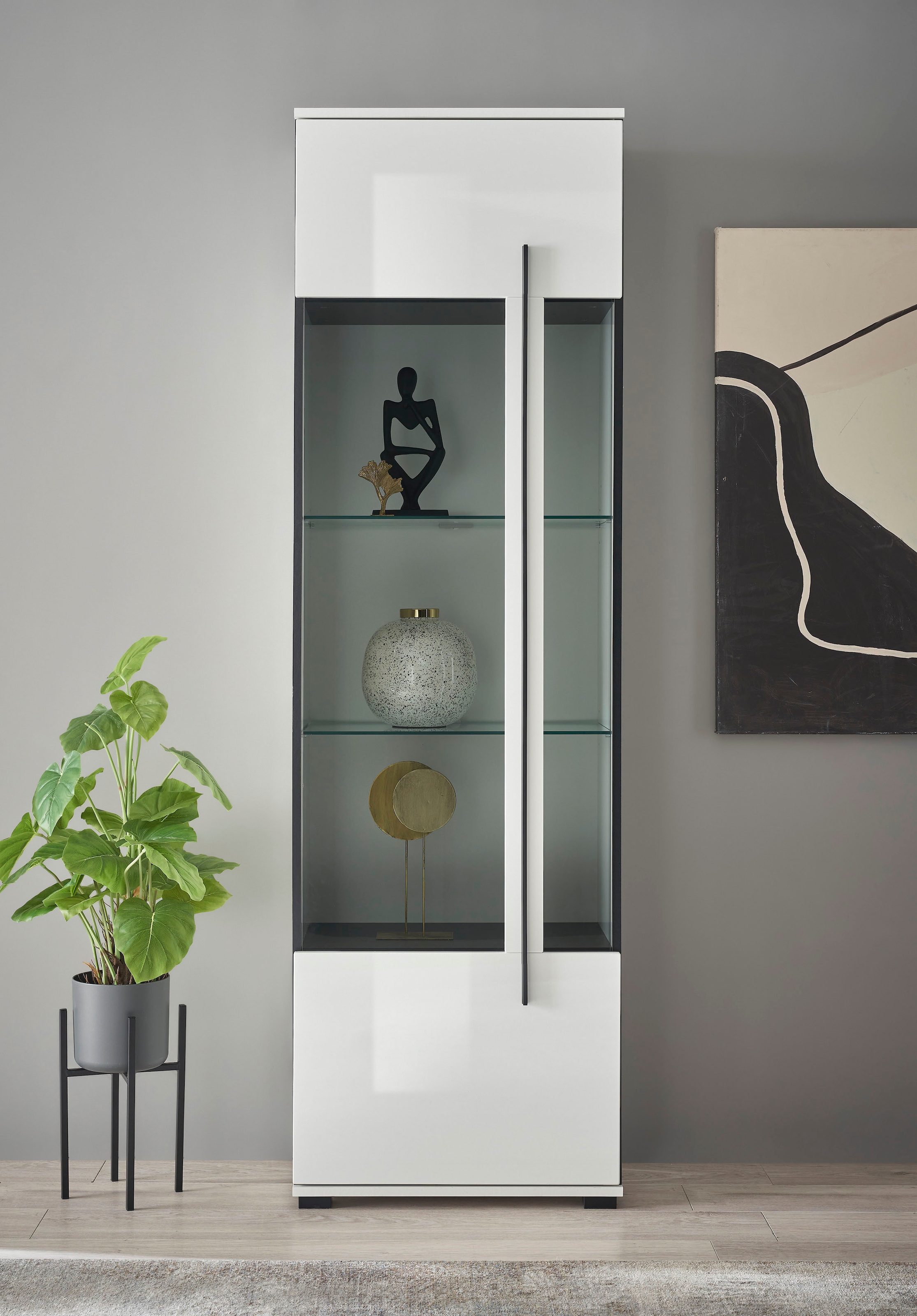 INOSIGN Vitrine »Cantara, Vitrinenschrank in Eiche Evoke oder weiss, Standvitrine«, schwarzer Stangengriff, ausreichend Stauraum, vielseitig einsetzbar