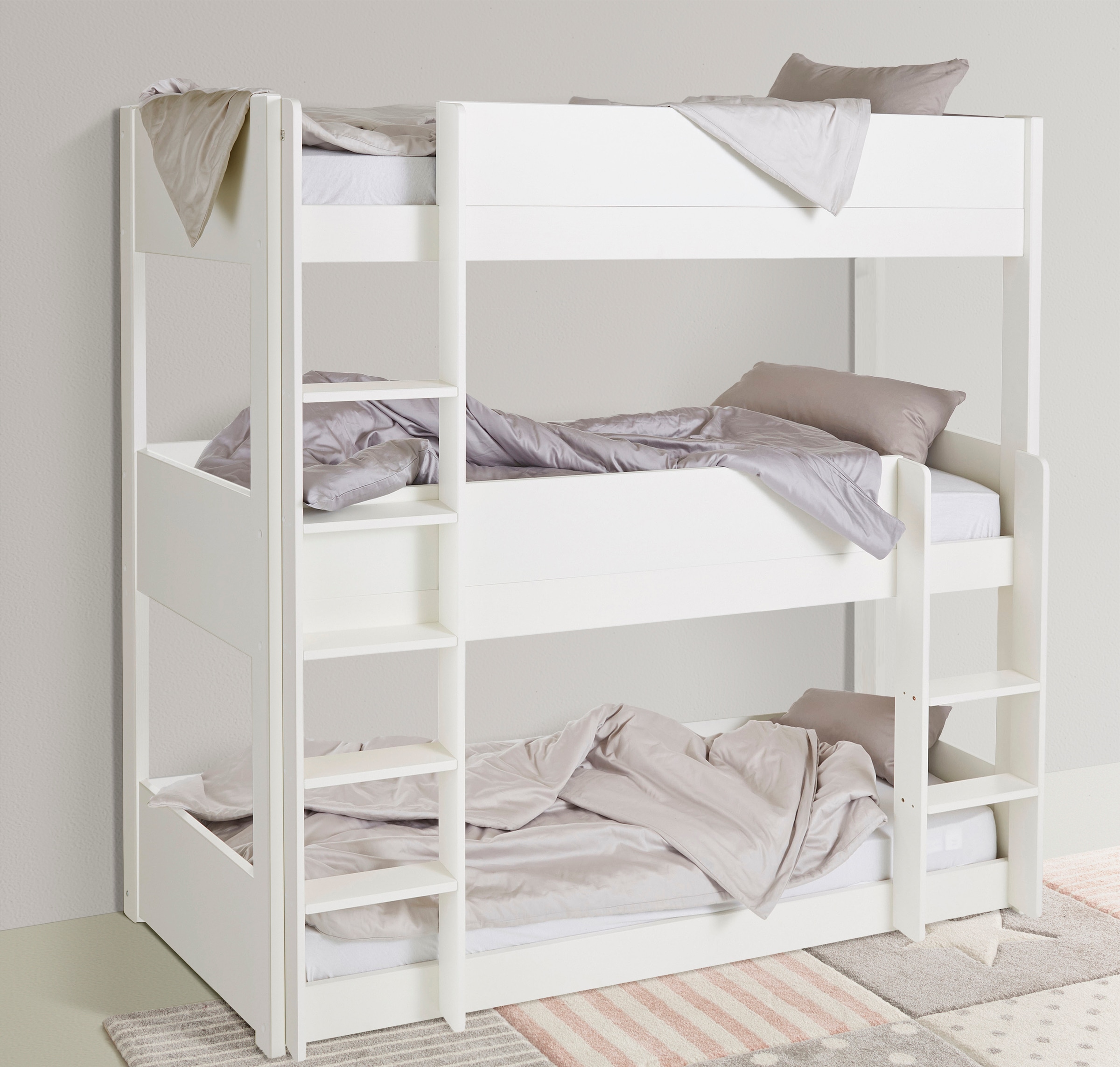 Lüttenhütt Etagenbett »"TIPO"BESTSELLER! Stockbett, Hochbett, Bodenbett, platzsparend«, (Leitern beidseitig montierbar), mit 3 Schlafplätzen, FSC® zertifiziertes Massivholz (Kiefer)