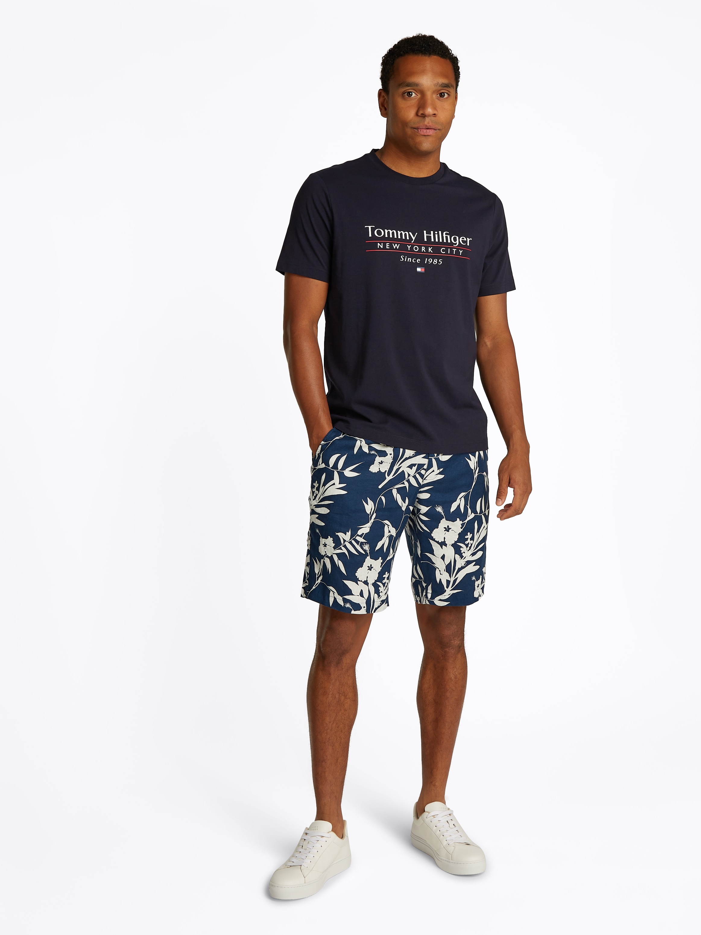 Tommy Hilfiger T-Shirt »HILFIGER CENTER STACK TEE«, mit grossem Schriftprint