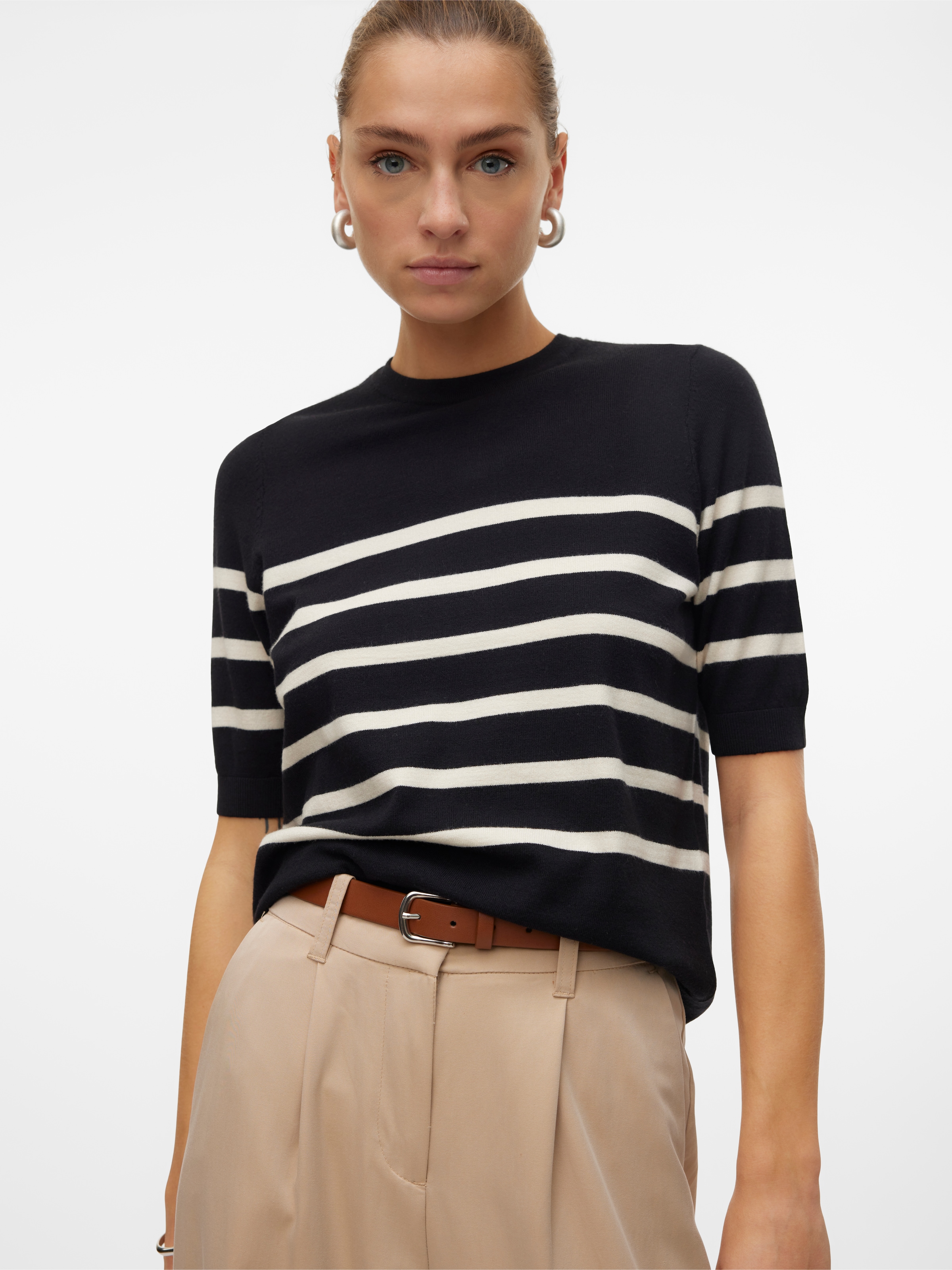 Vero Moda Kurzarmpullover »VMSABA PLAIN, Feinstrickpullover« Damenpullover, Rundhalsausschnitt, Kurzarm, Sommerpulli,, im Regular Fit aus pflegeleichtem Materialmix mit Viskose