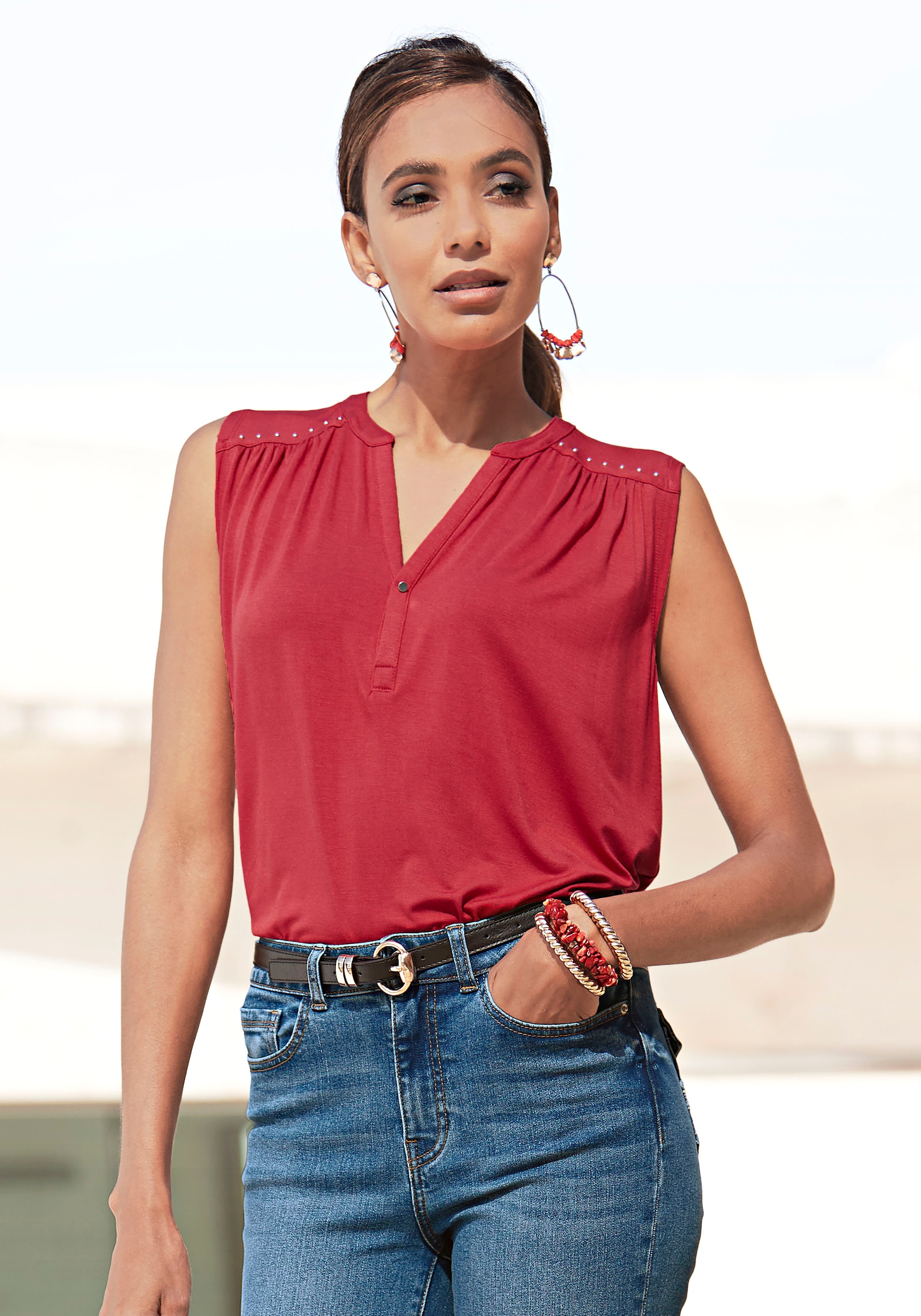 LASCANA Tanktop, mit silberfarbenen Nietendetails, lockeres Blusentop