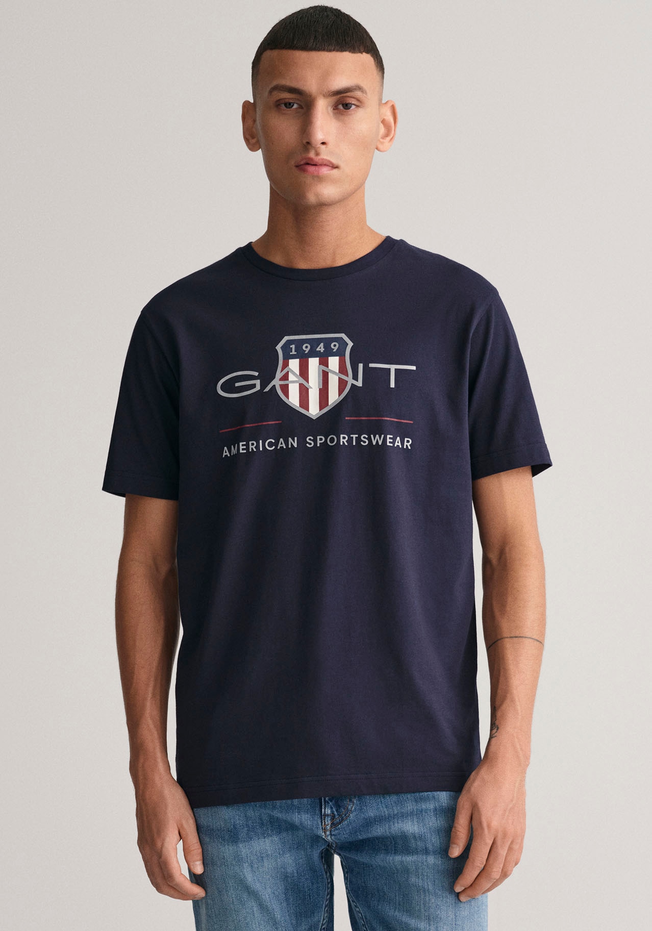 Brust online der auf ARCHIVE mit T-SHIRT«, | SS bestellen SHIELD T-Shirt »REG Jelmoli-Versand Logodruck Gant