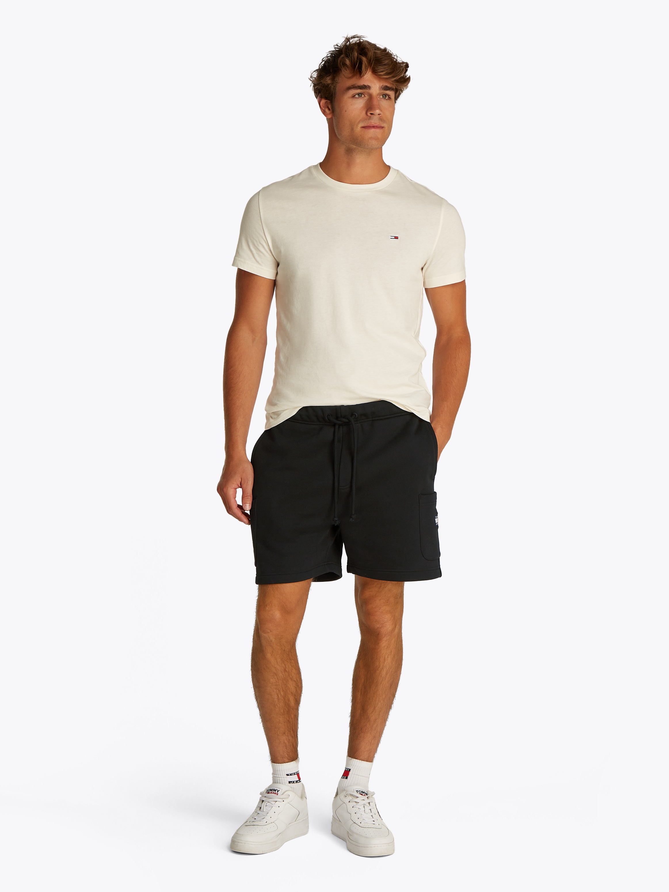 Tommy Jeans Cargoshorts »TJM BADGE CARGO SHORT«, mit Seitentasche