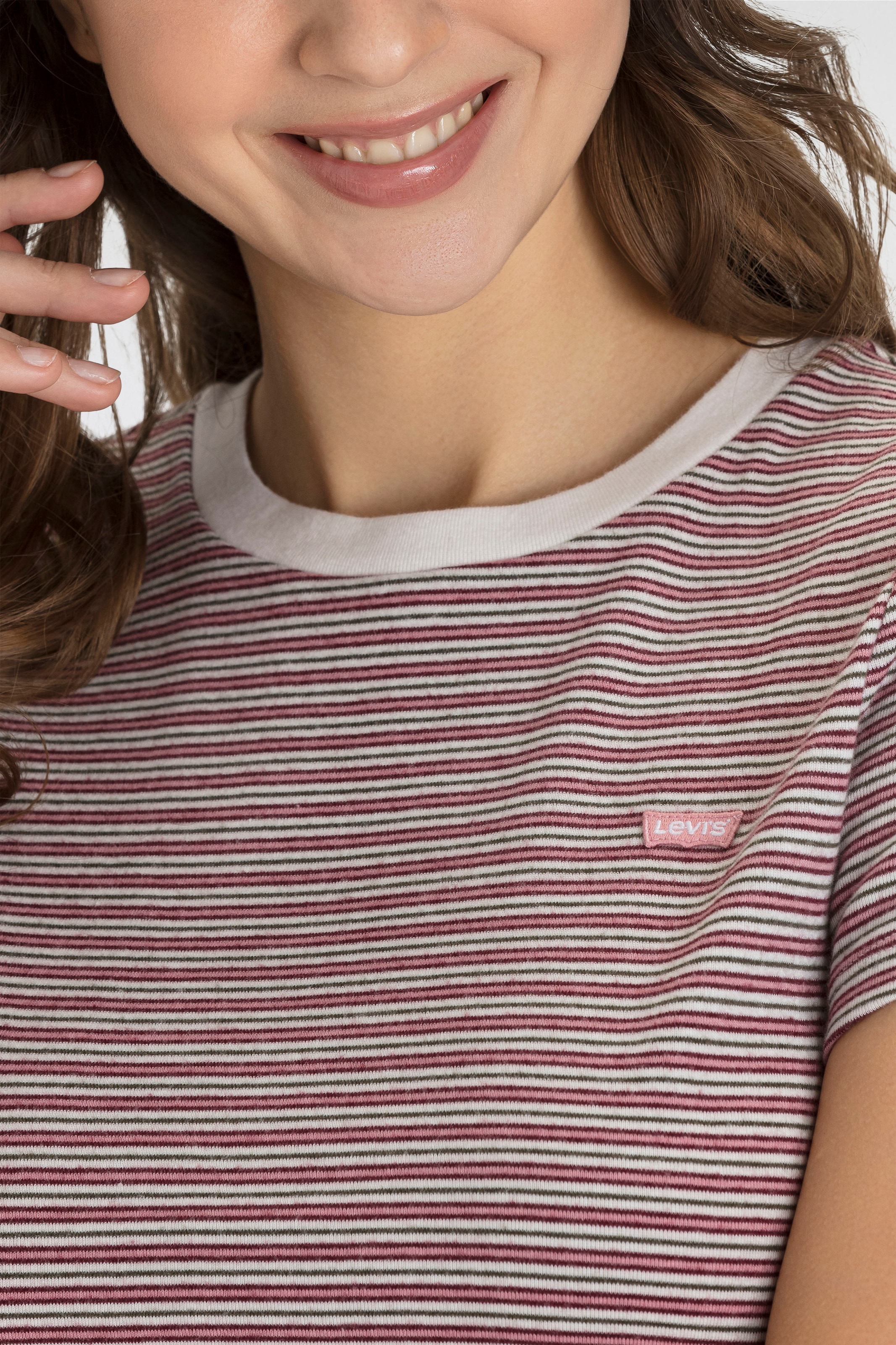Levi's® T-Shirt »TEE Minilogo«, mit kleiner Logostickerei