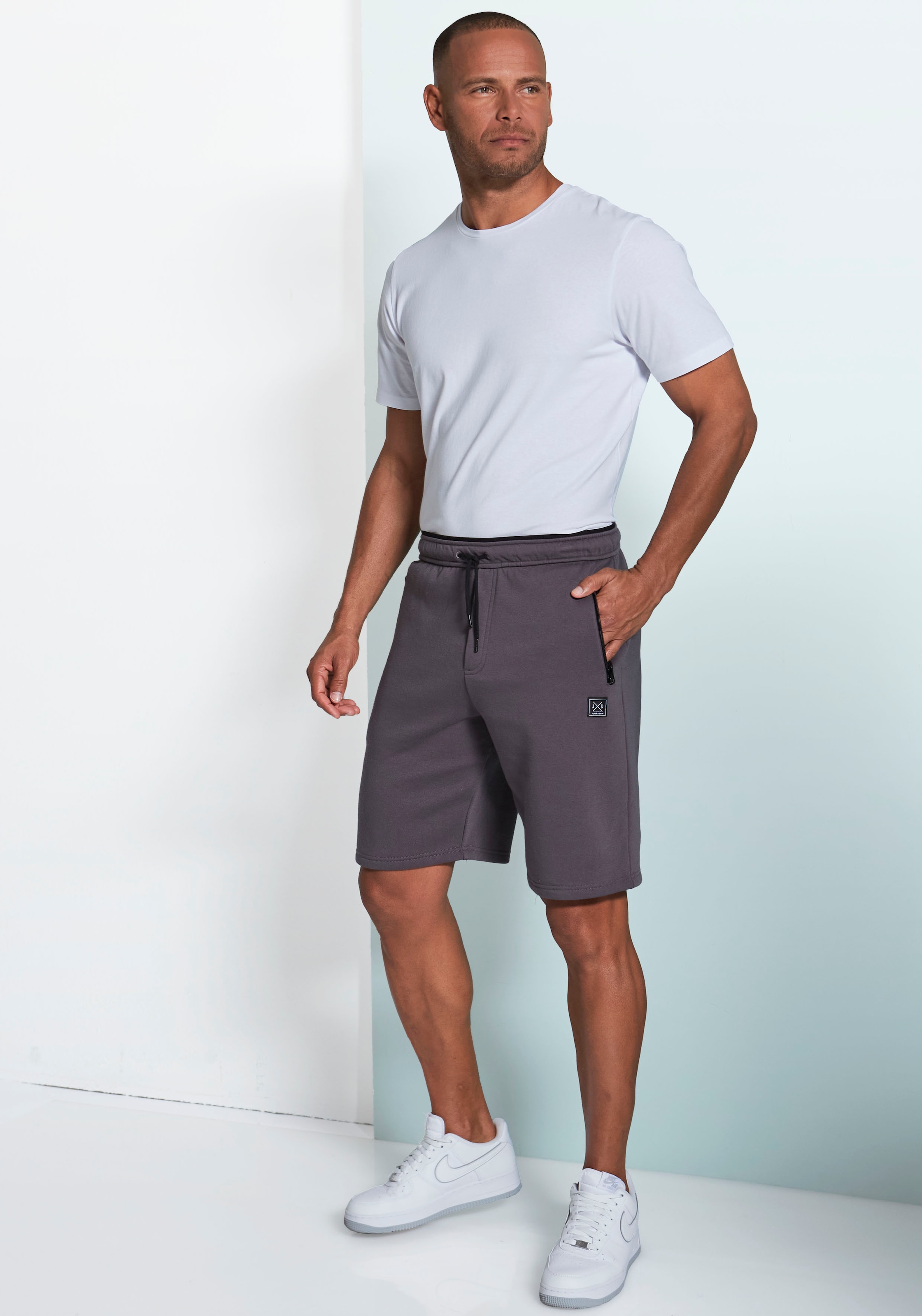 John Devin Sweatshorts, seitliche Taschen mit schwarzem Reissverschluss