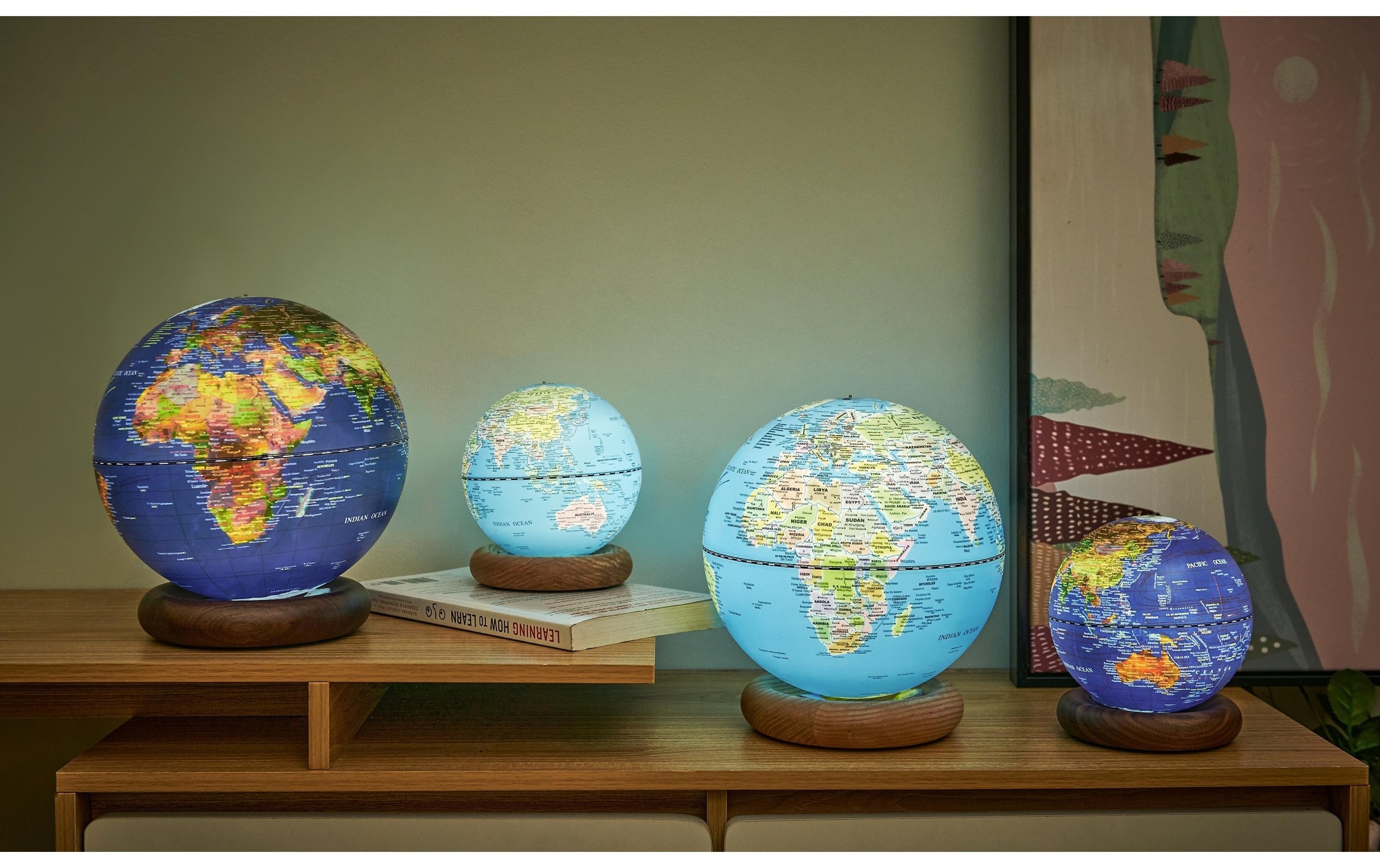 LED Dekofigur »AtlasGlobe 13 cm«, Holzart: Esche (China)