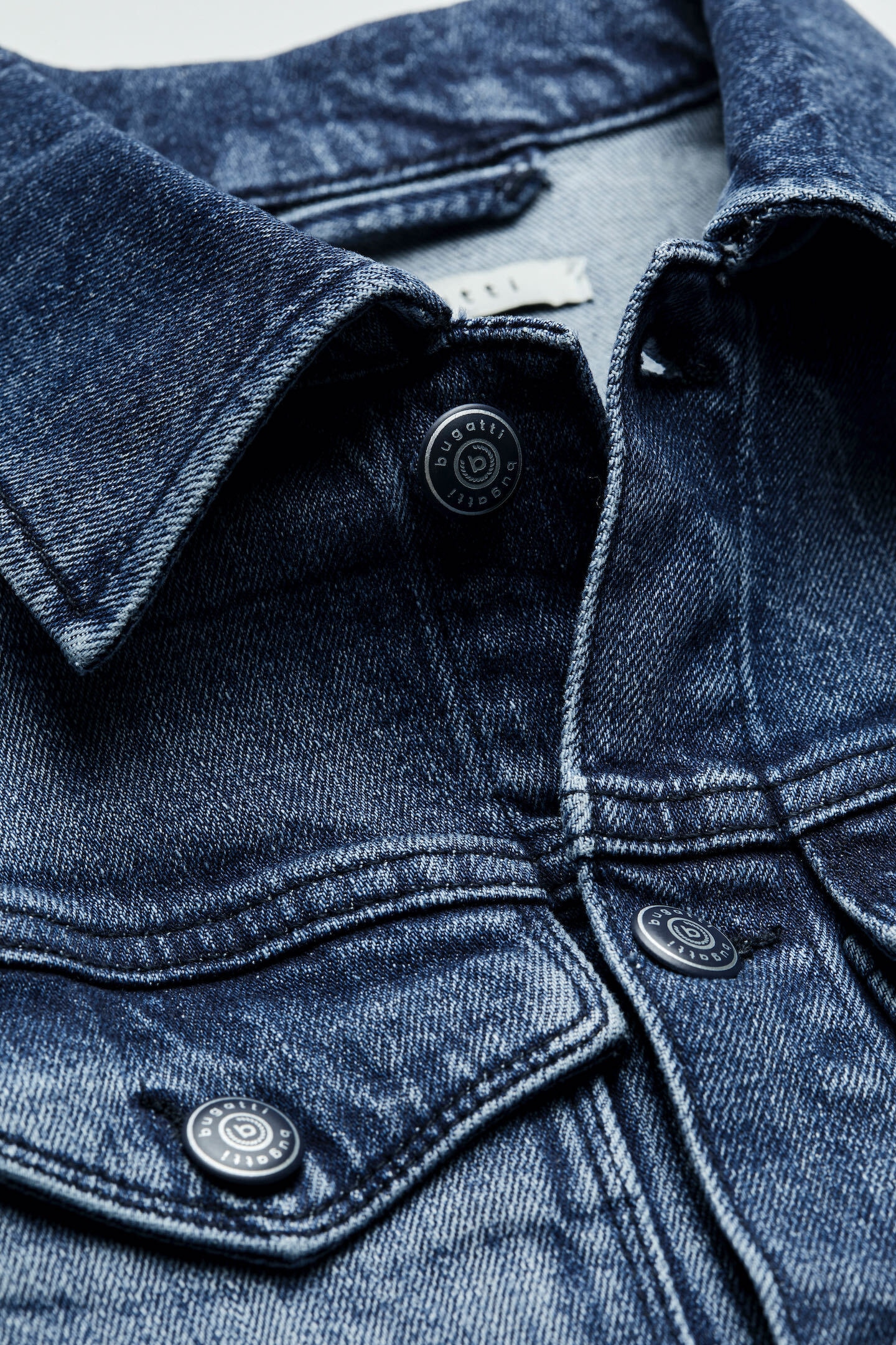 bugatti Jeansjacke, ohne Kapuze, in Used-Optik Jelmoli-Versand kaufen bei online Schweiz
