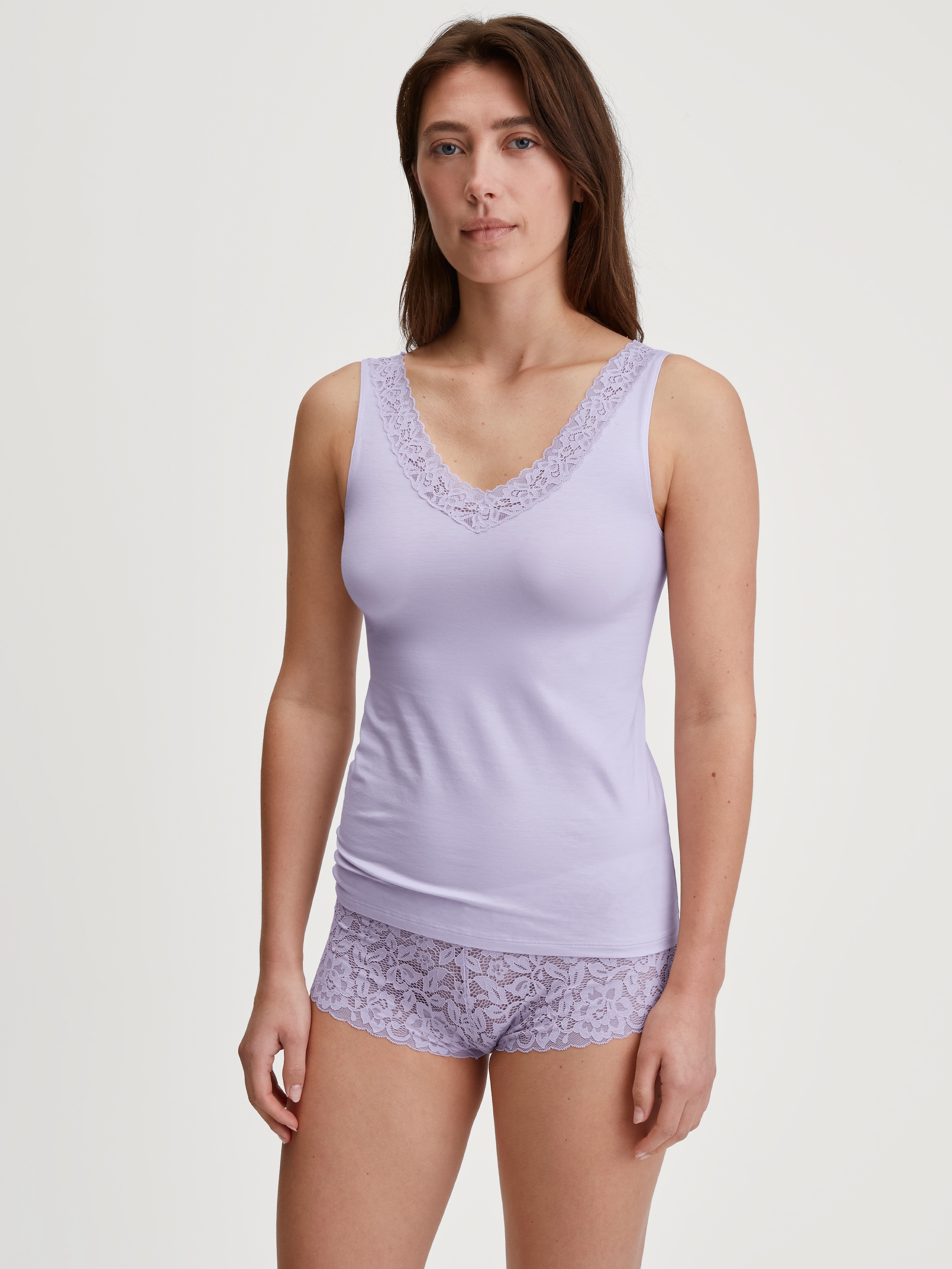 CALIDA Tanktop »Natural Comfort Lace«, elastisch, V-Ausschnitt, weiche Spitze, breite Träger