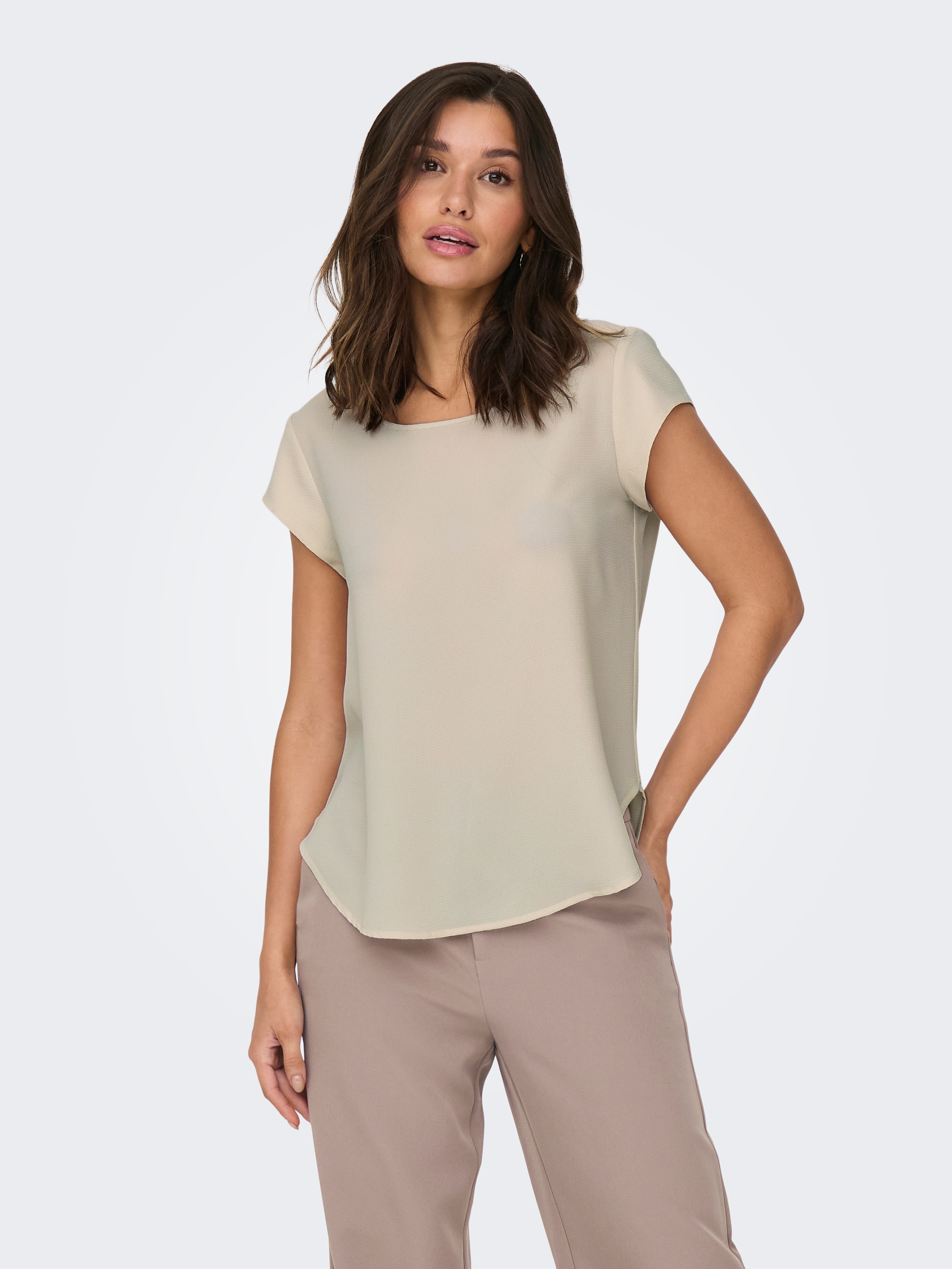 ONLY Kurzarmbluse »ONLVIC – feminines Blusenshirt in lockerer Form«, regular fit, Web, Kunstfaser, Rundhals, unifarben