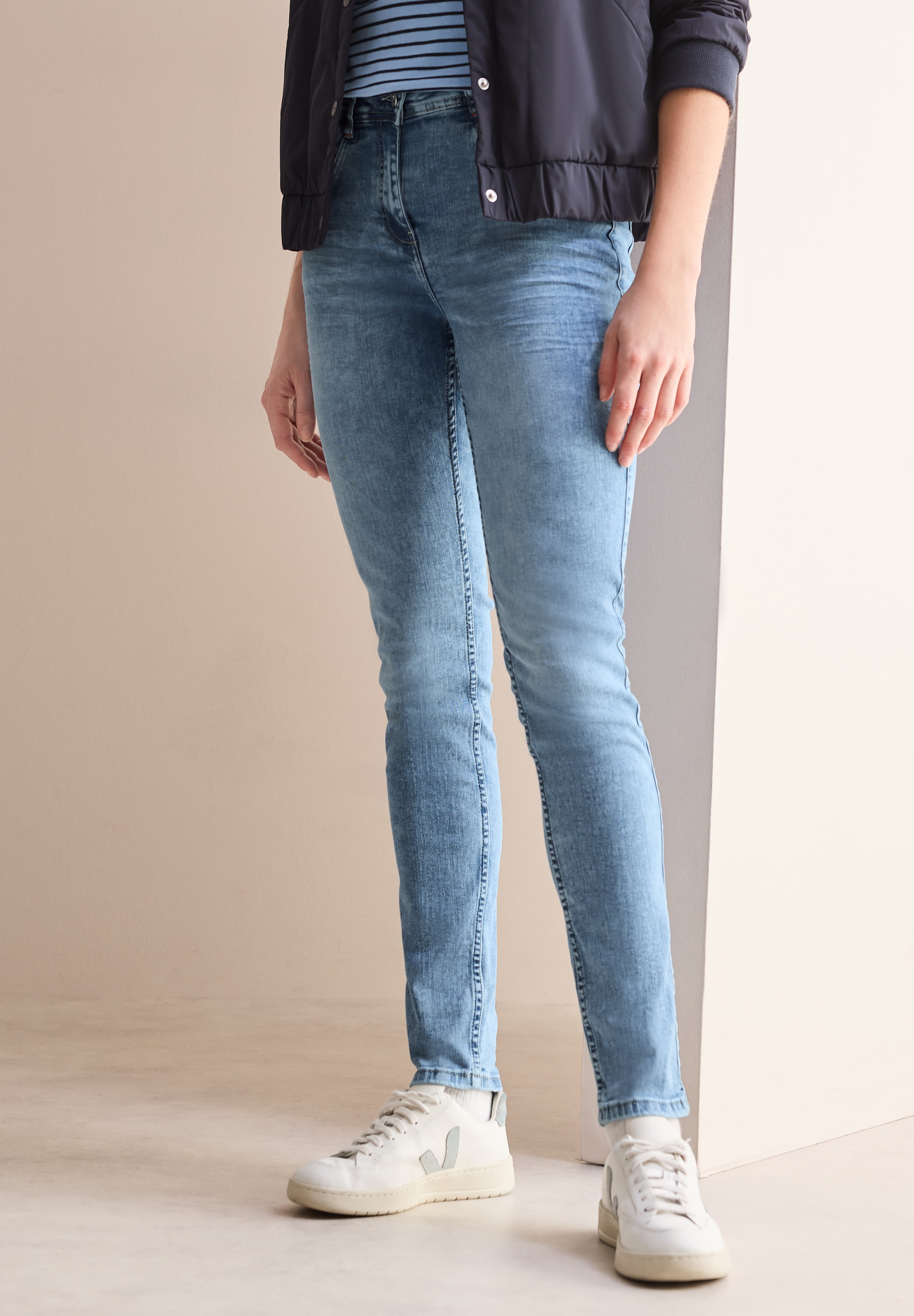 Cecil Slim-fit-Jeans »Style Vicky«, in hellblauer Denim Waschung