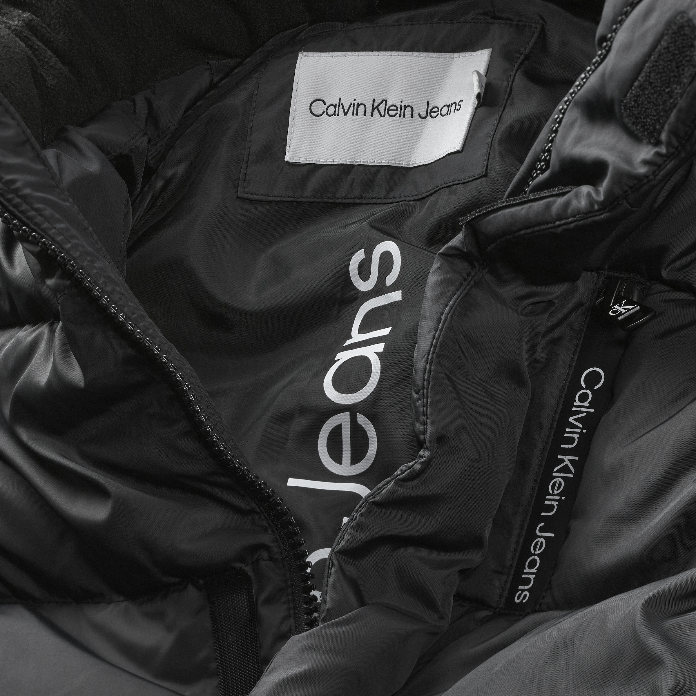 Calvin Klein Jeans Winterjacke »ESSENTIAL PUFFER JACKET«, mit Kapuze, für Kinder bis 16 Jahre und Calvin Klein Markenlabel