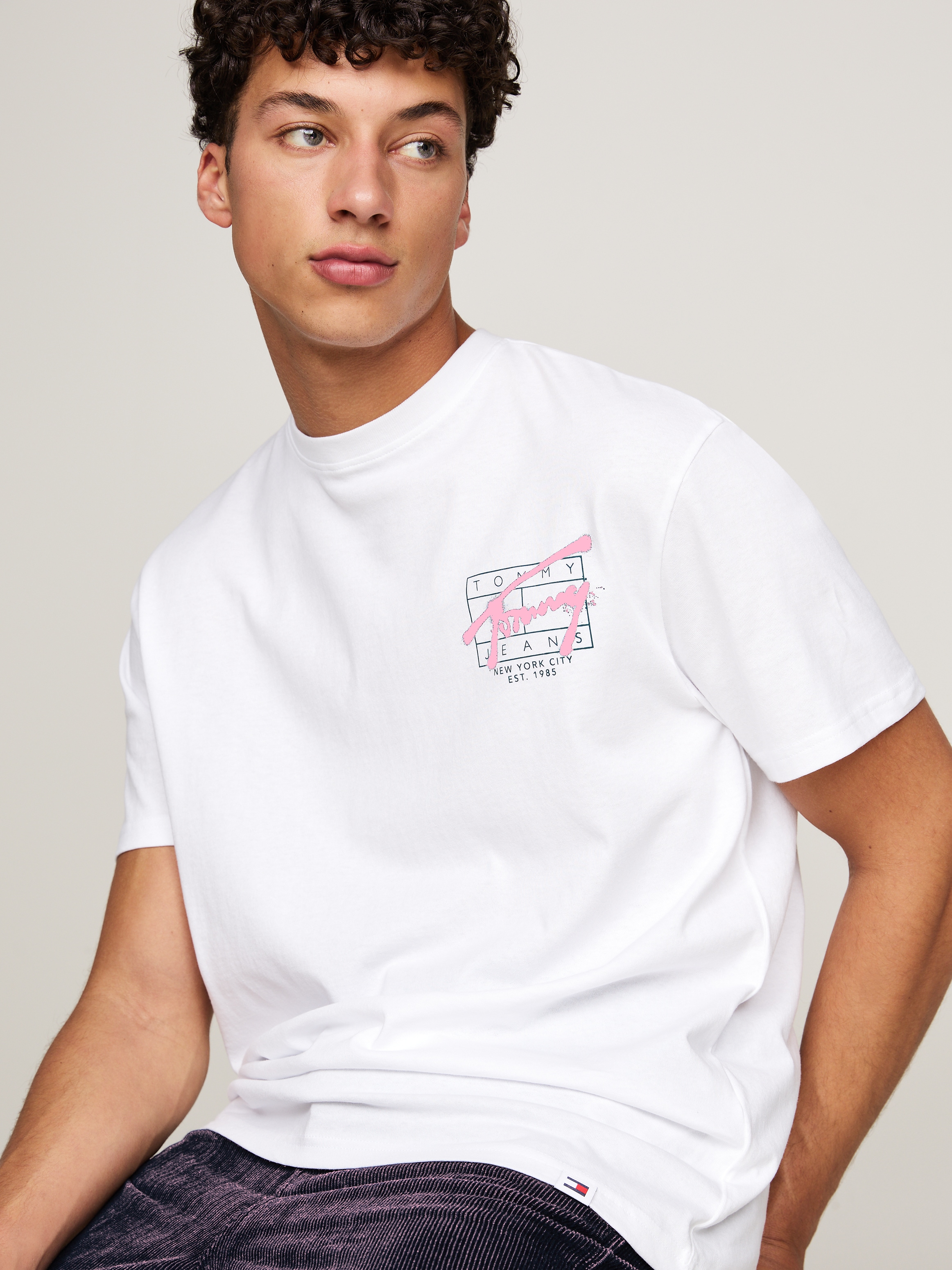 Tommy Jeans Plus T-Shirt »TJM REG SPRAY TEE SS EXT«, Grosse Grössen, mit grossem Rückenprint