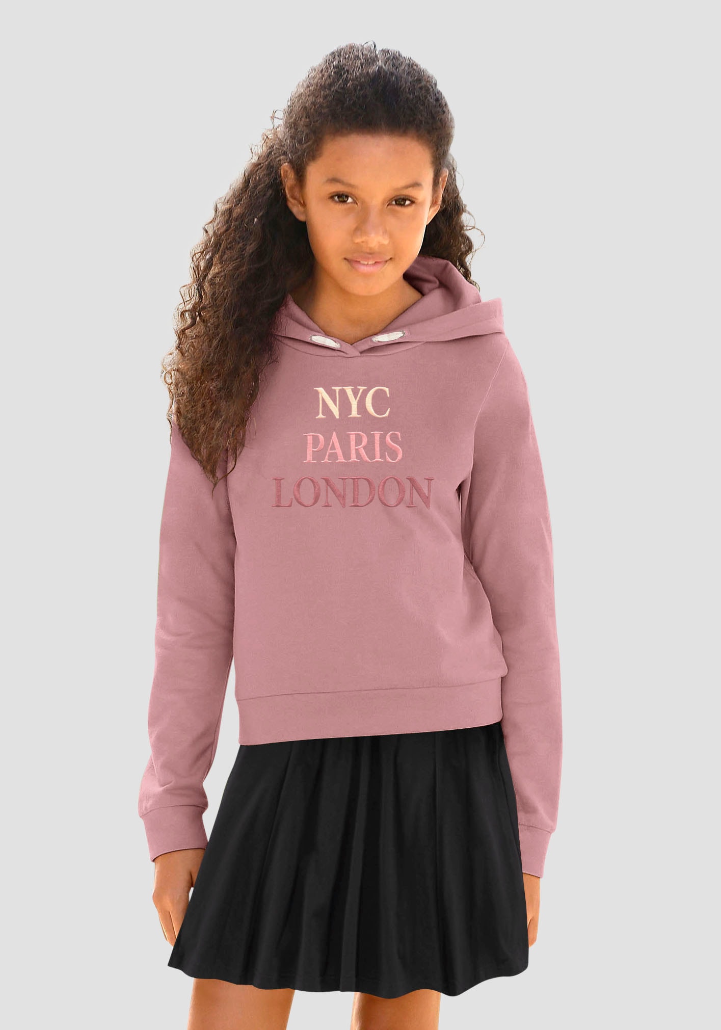 KIDSWORLD Kapuzensweatshirt »NYC Paris London«, mit Stickerei