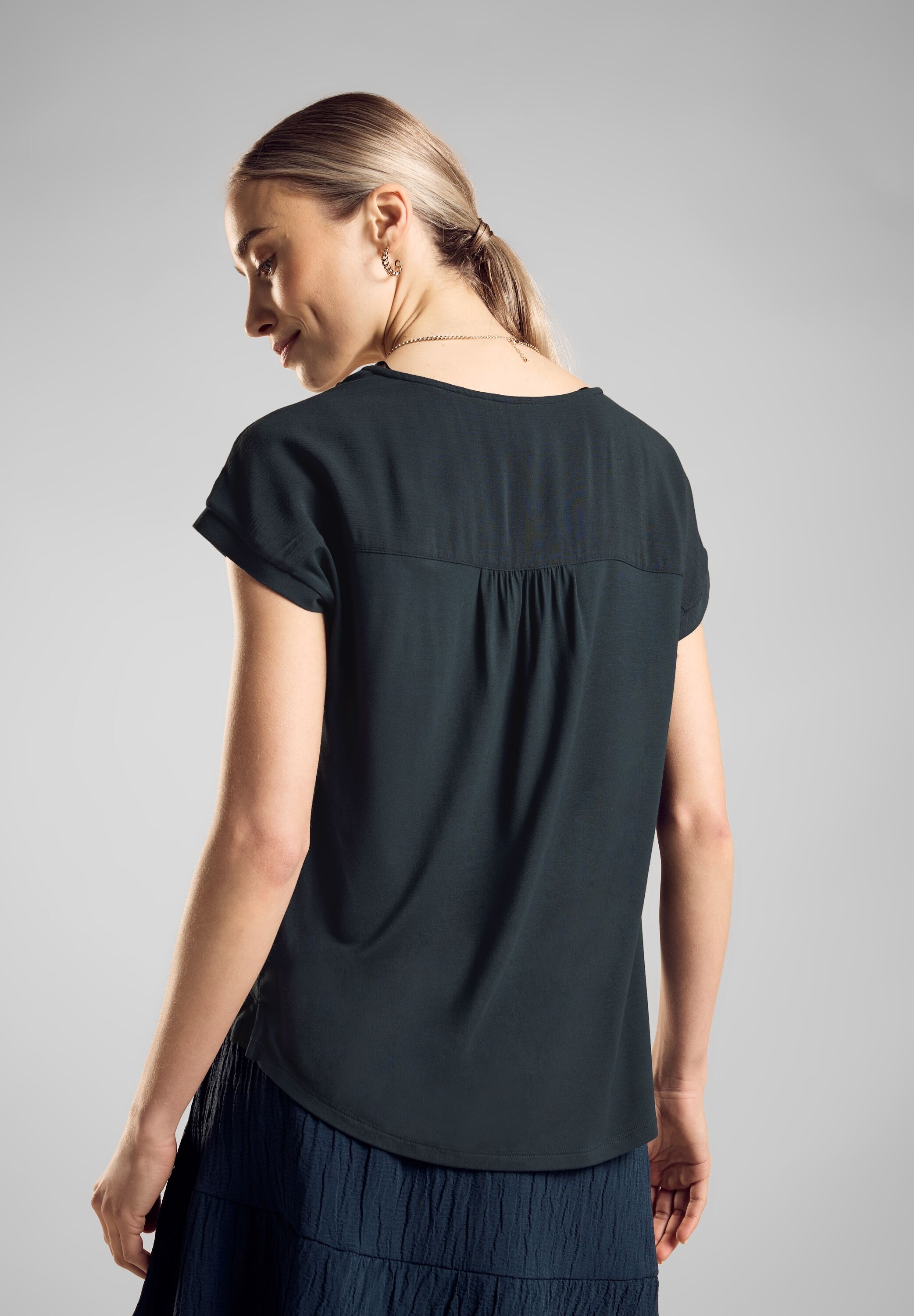STREET ONE Shirttop, mit softe Crinkle Viskose Front