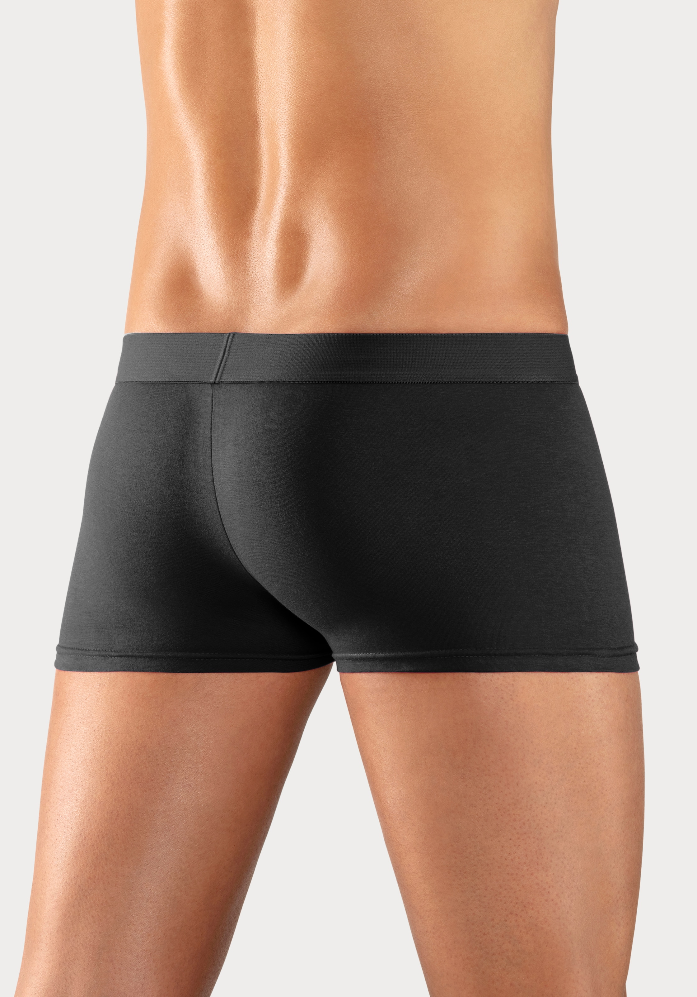 H.I.S Boxershorts, (Packung, 5 St.), in Hipster-Form am Webbund mit Logoschriftzug mit 3D Effekt