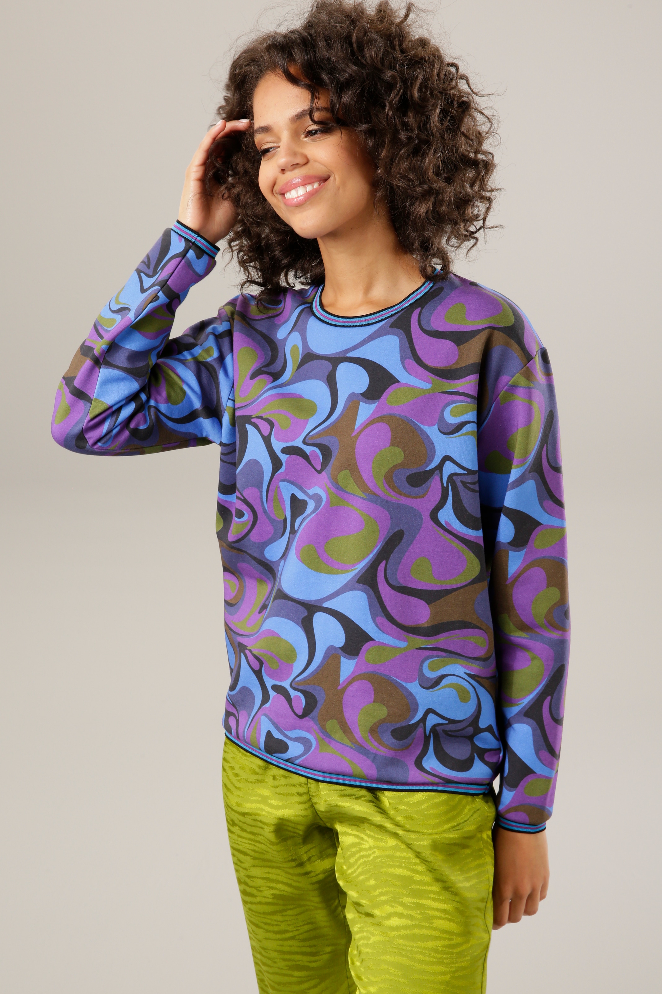 Aniston CASUAL Sweatshirt, mit Druck online farbharmonischem, shoppen | graphischem Jelmoli-Versand