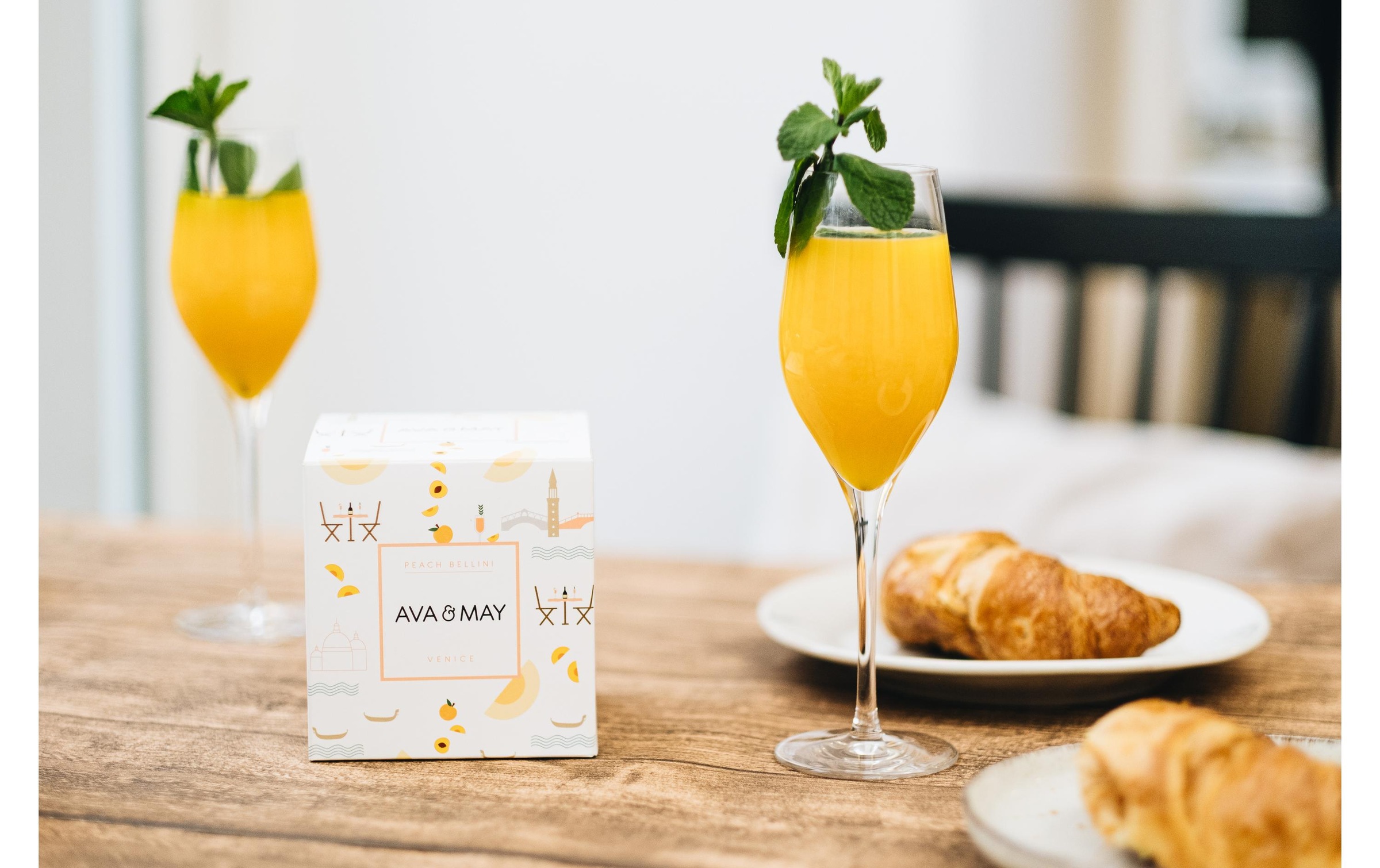 AVA & MAY Duftkerze »Peach Bellini 450 gr«, Holzart: Esche (Schweden)