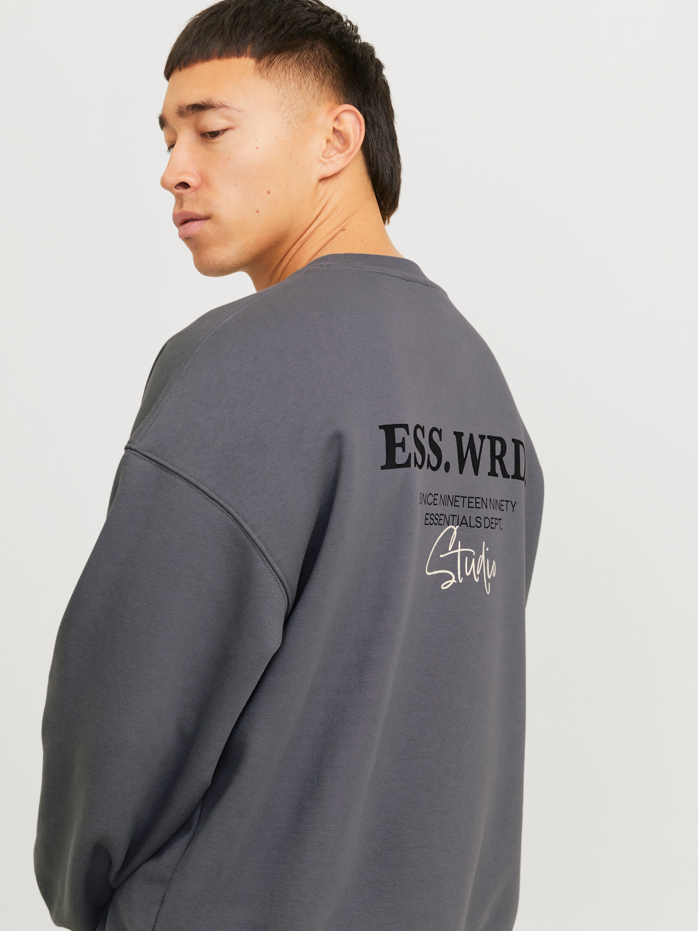Jack & Jones Sweatshirt »JJEURBAN EDGE STUDIO SWEAT CREW NOOS«, mit Front und Back Print